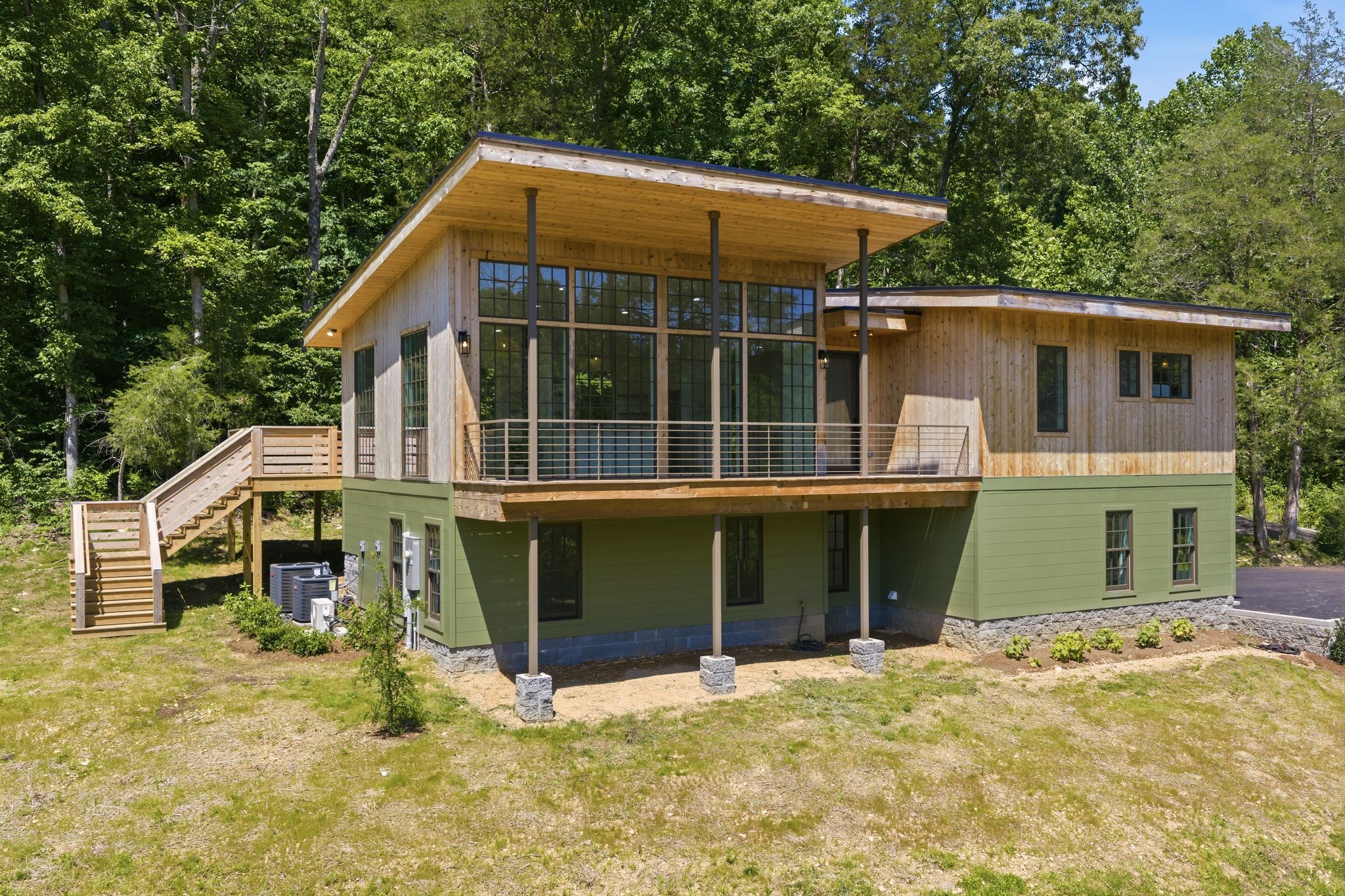 1075 Dog Creek Rd