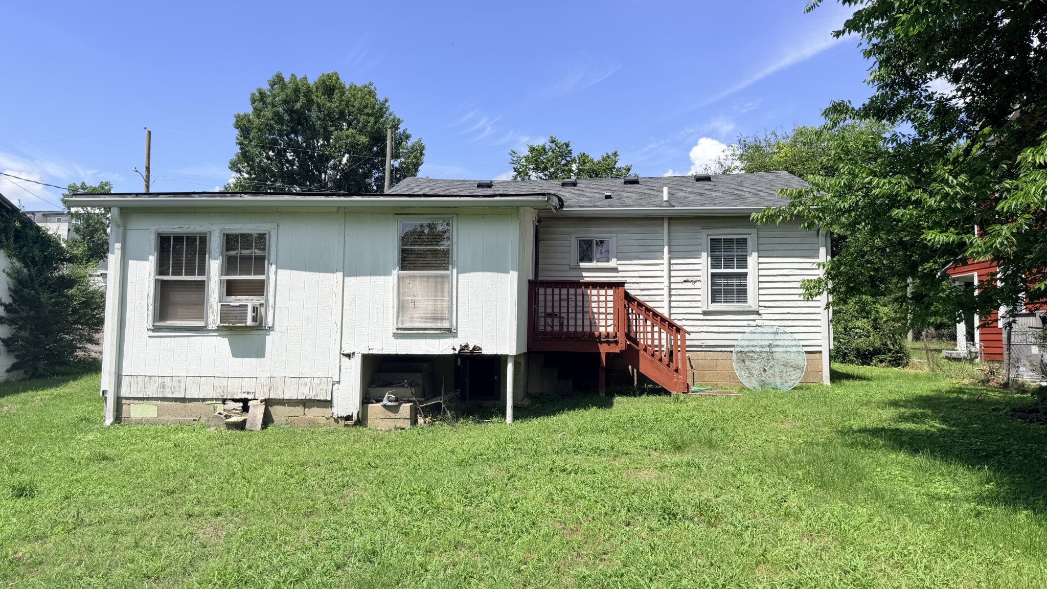 2130 Gains St
