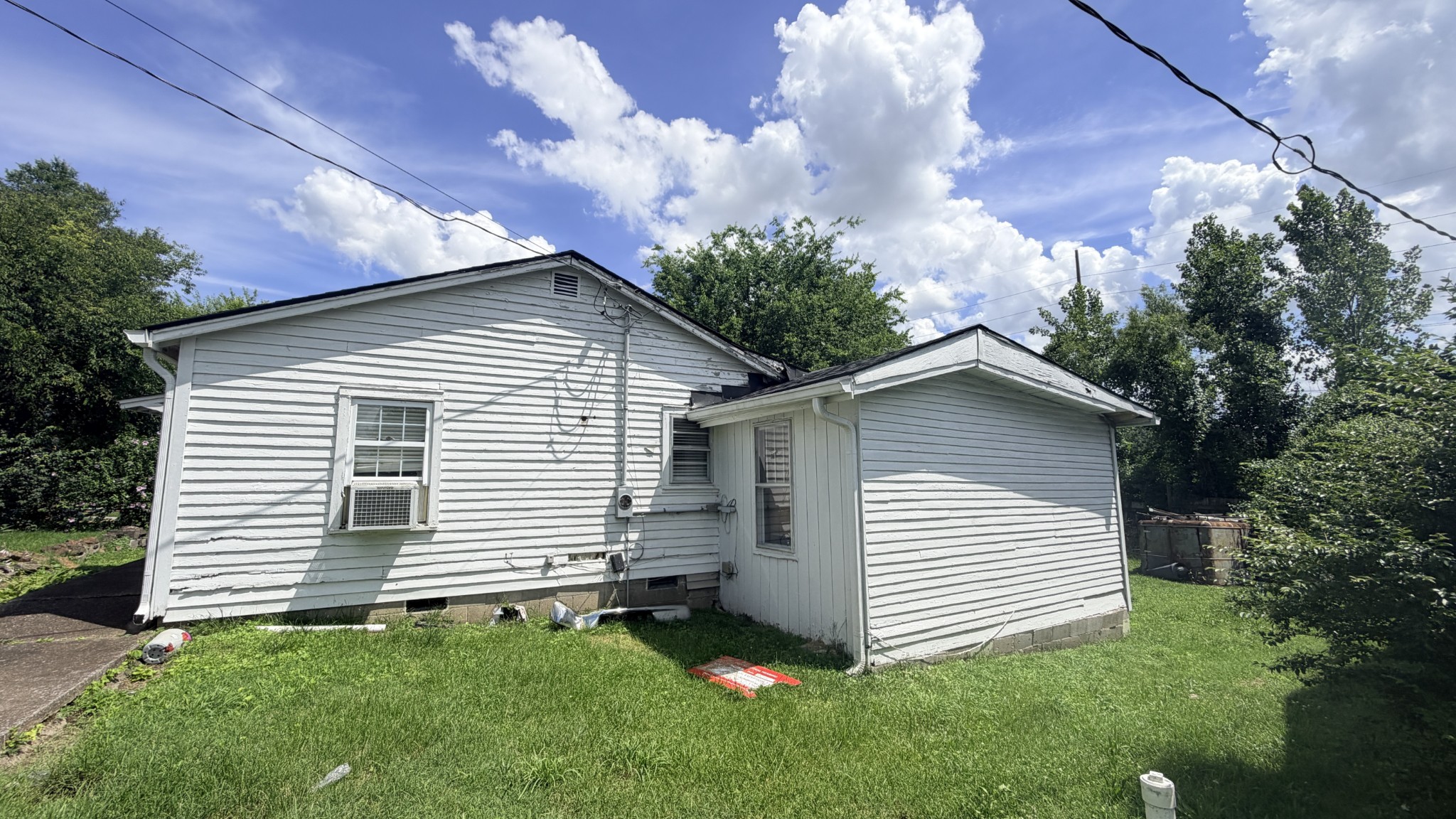 2130 Gains St