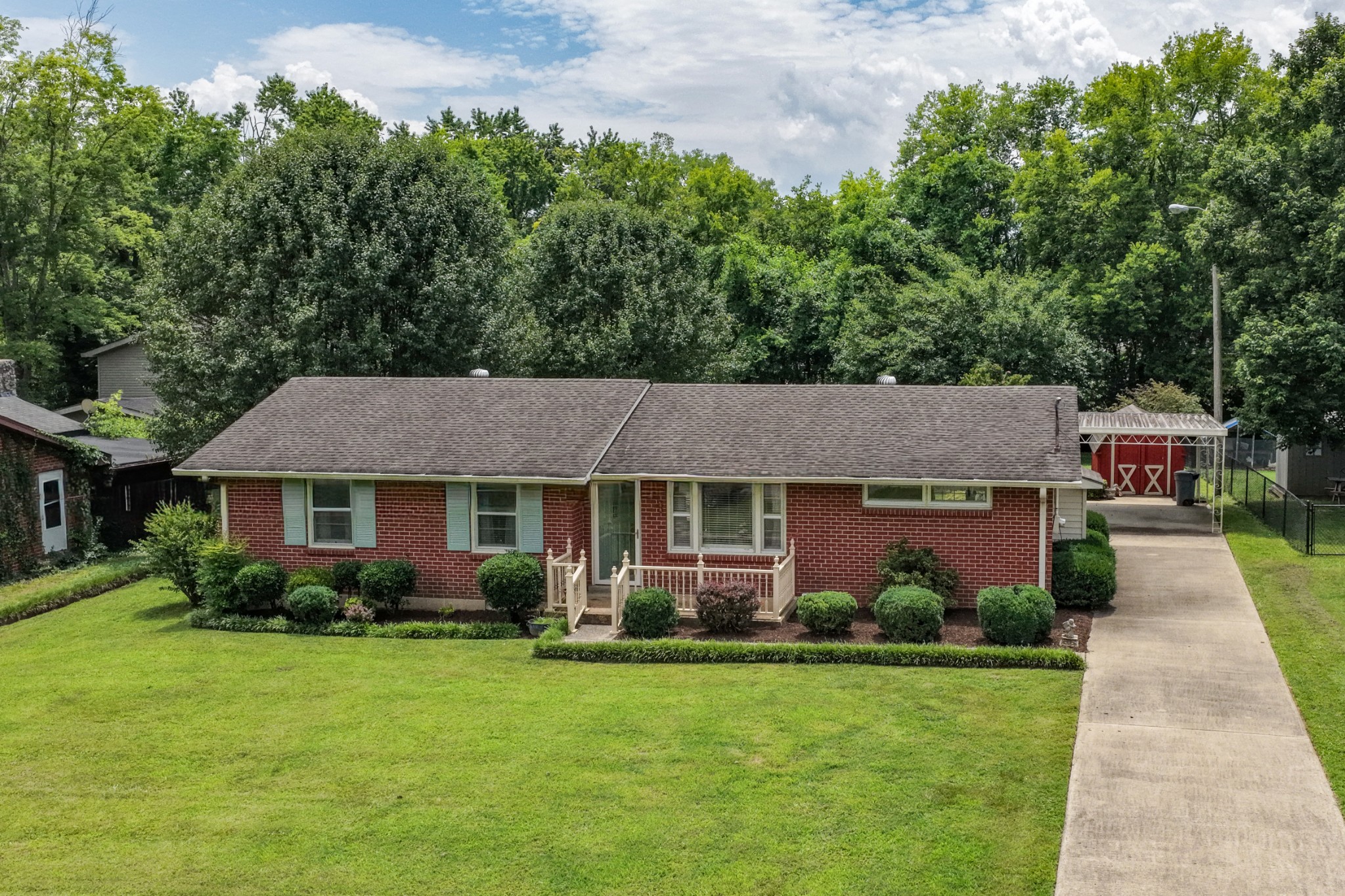 102 Robinhood Cir
