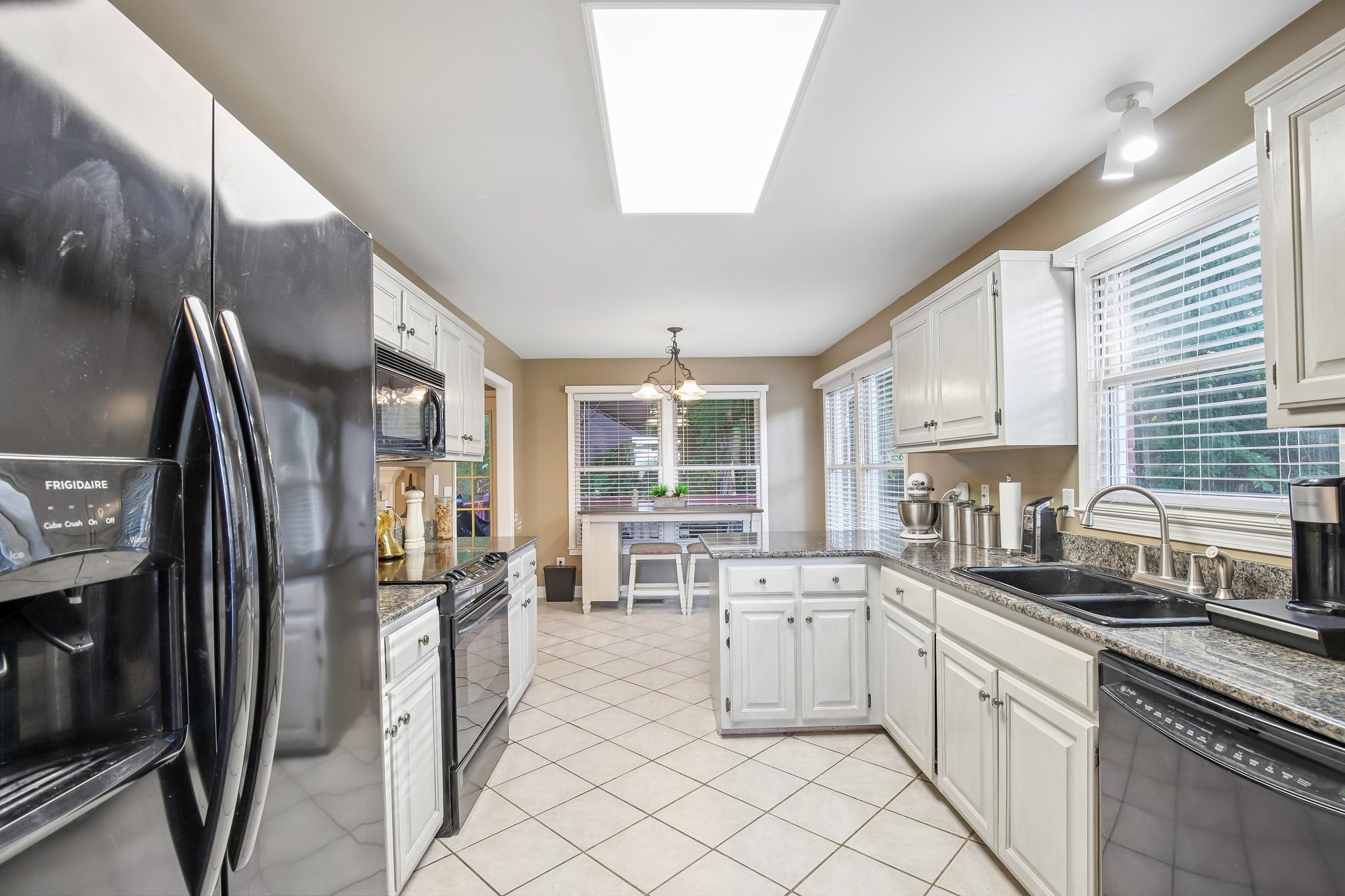 409 Sunset Ct