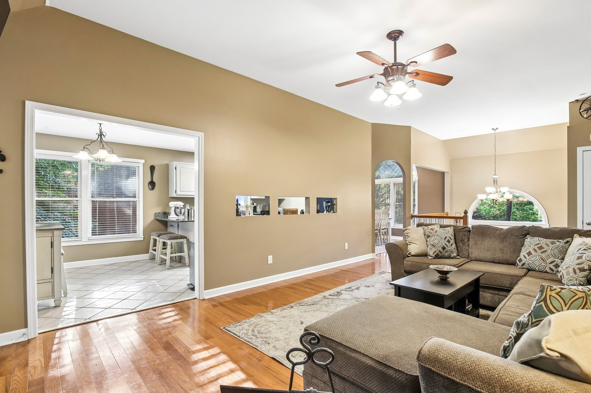 409 Sunset Ct