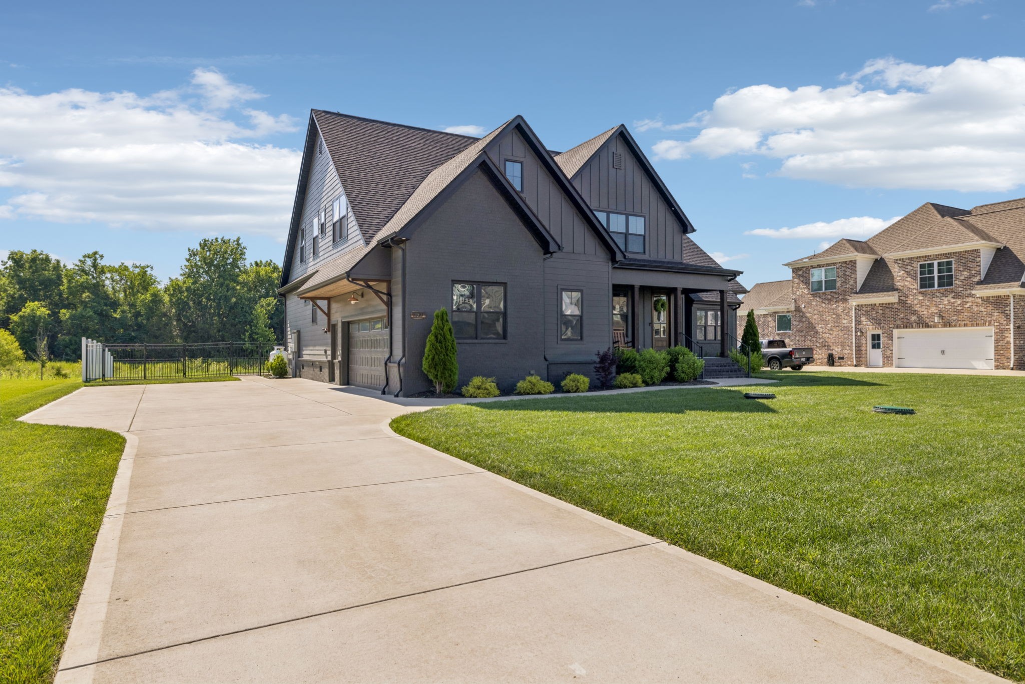 1827 Rhonda Dr