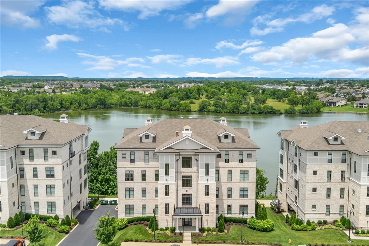 1024 Club View Dr