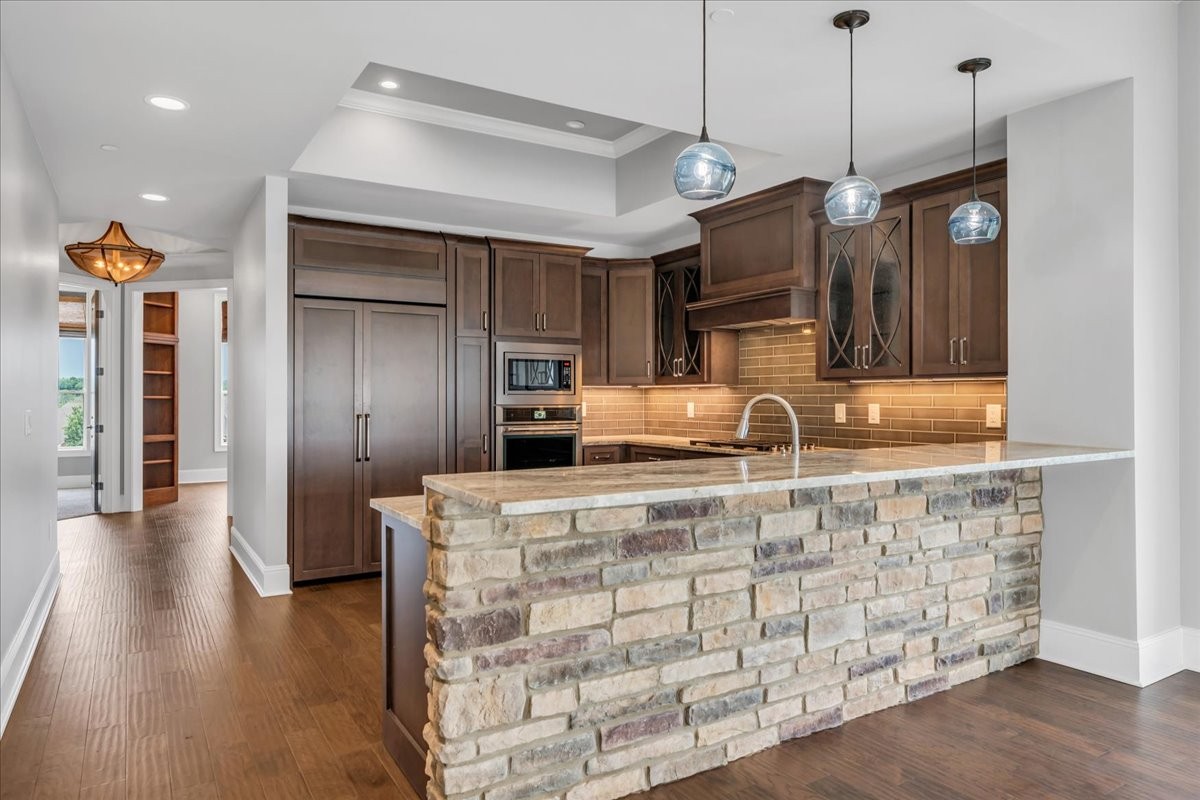 1024 Club View Dr