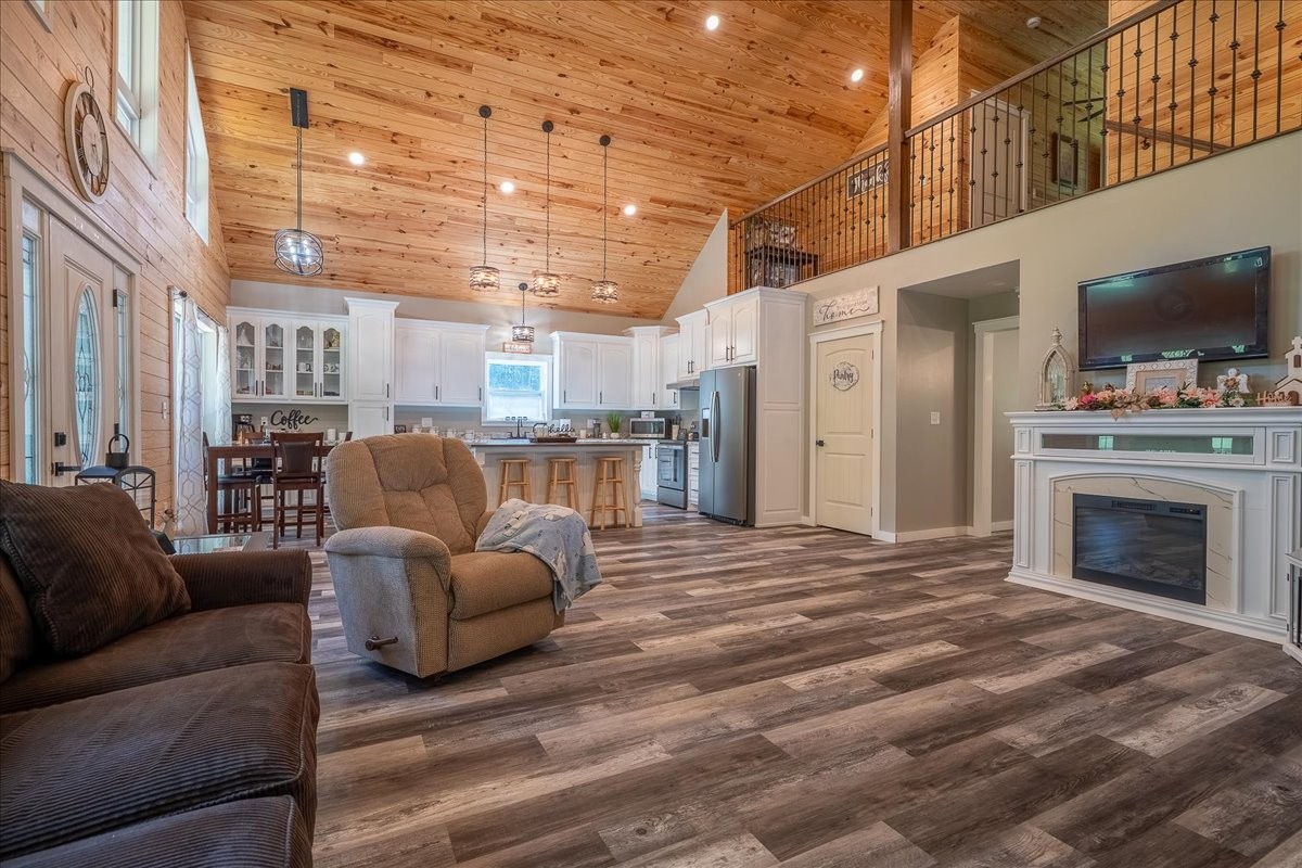 4239 Shady Oak Ln