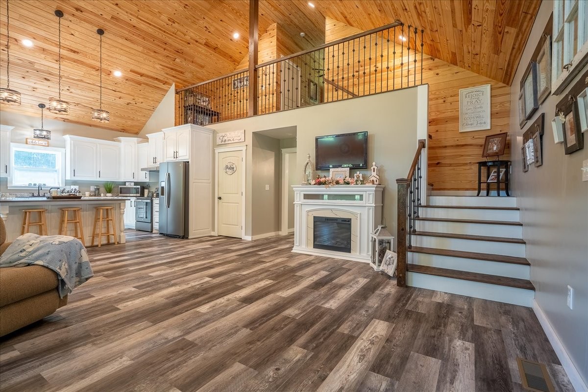 4239 Shady Oak Ln