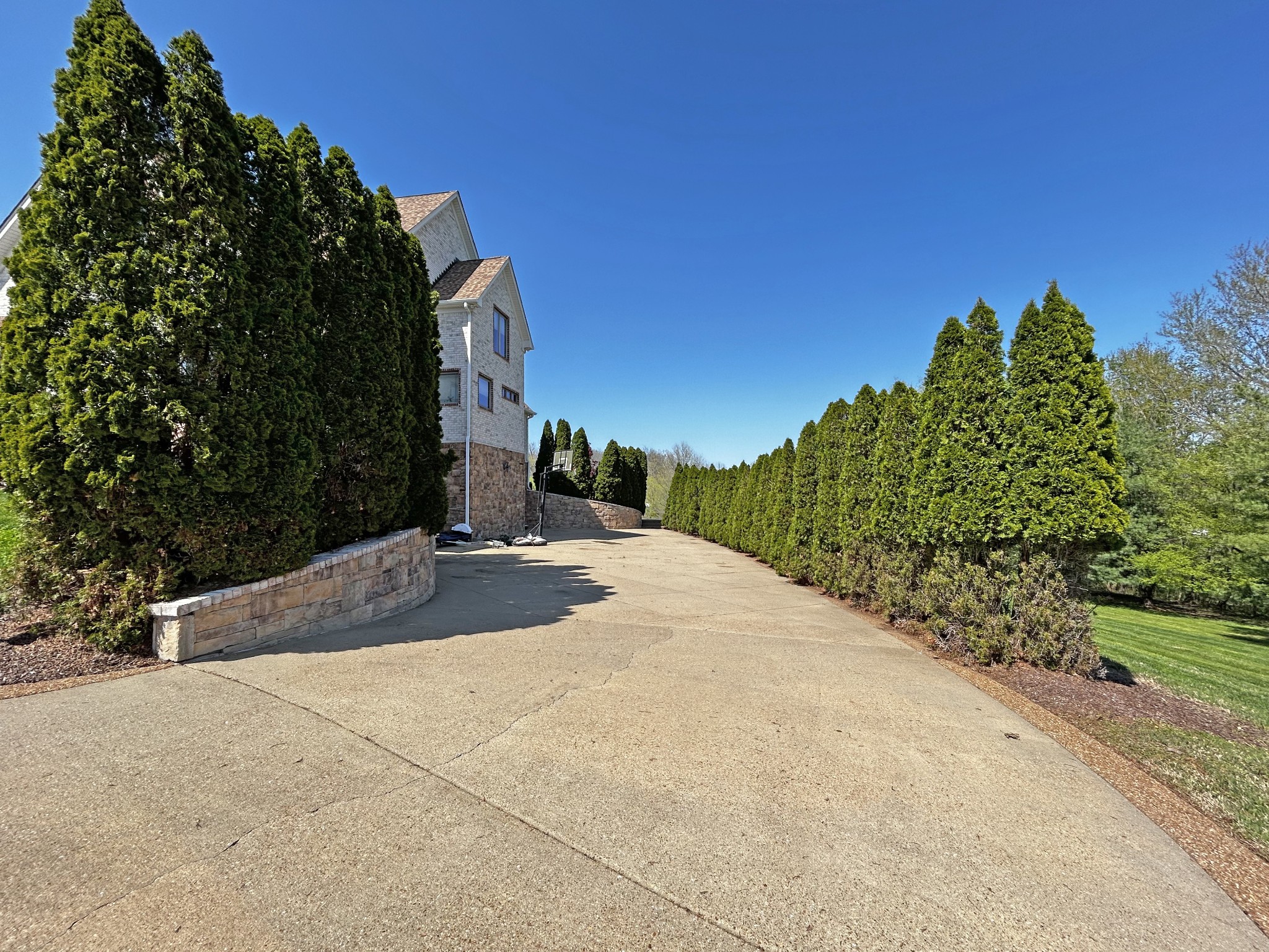 110 Giles Ln