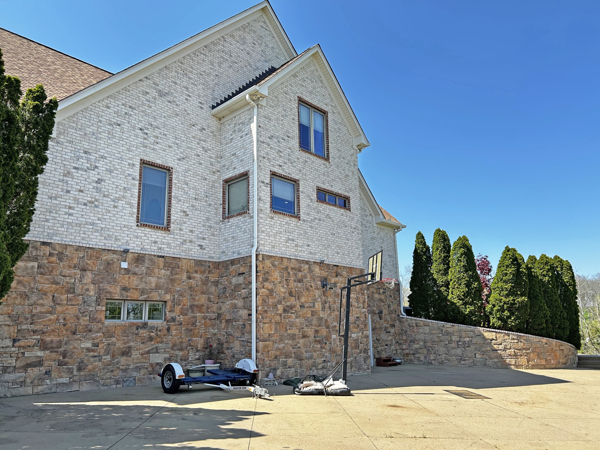 110 Giles Ln