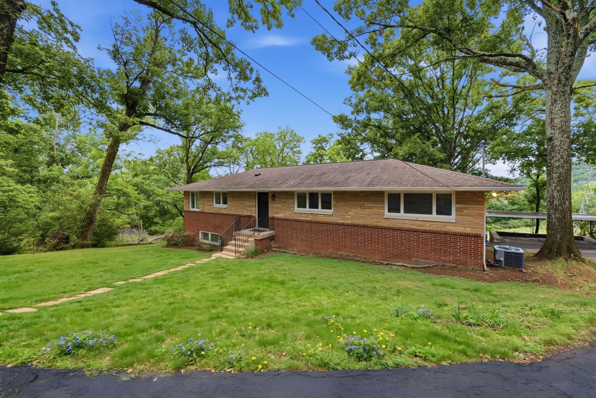 827 Redwood Dr