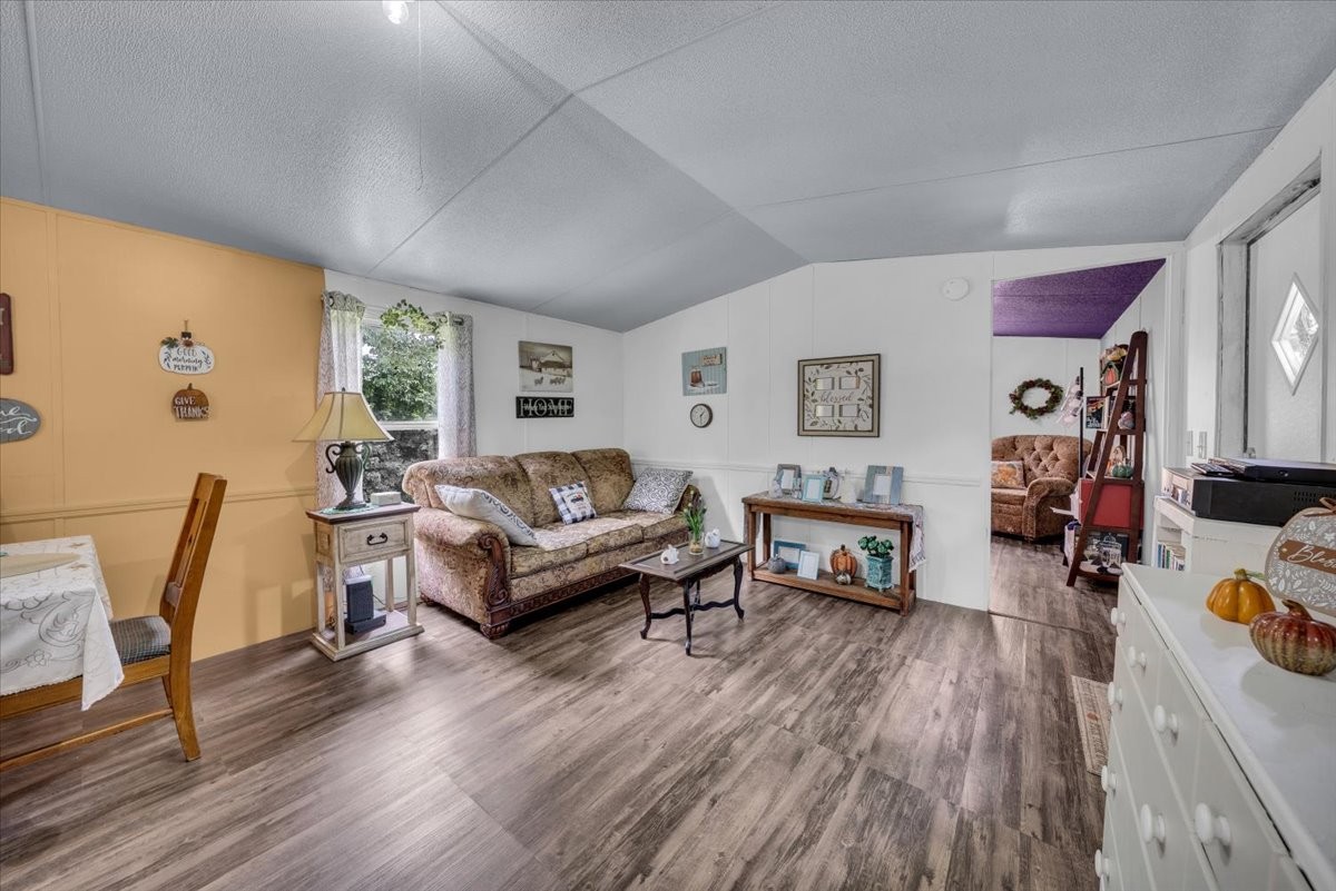742 Captain Carter Rd