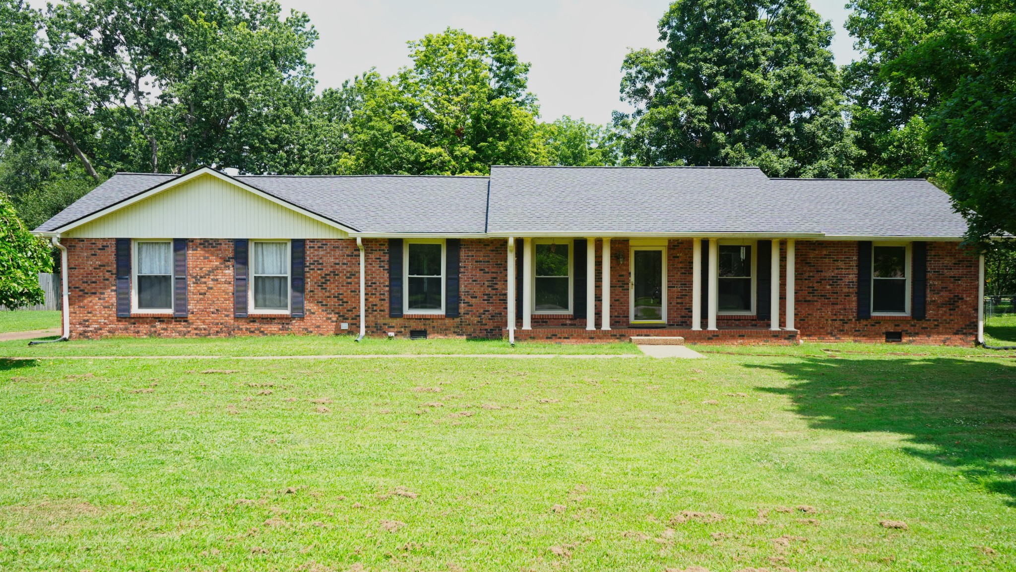 858 Moreland Dr