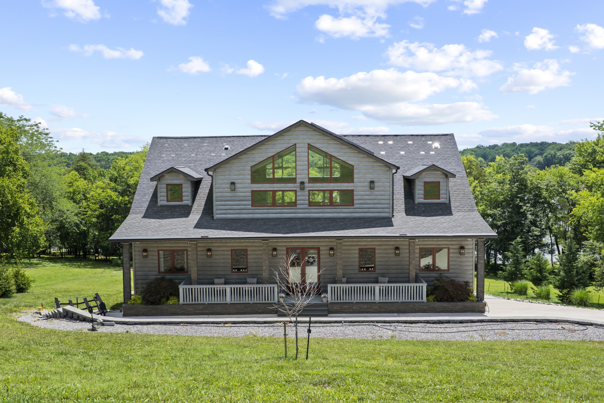 883 Newton Ln