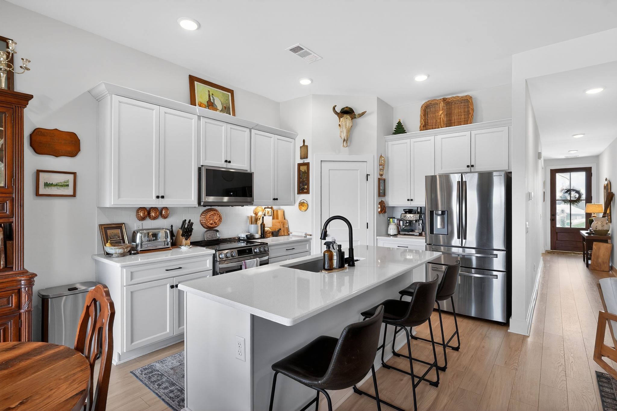 6132 Saxlingham Pl