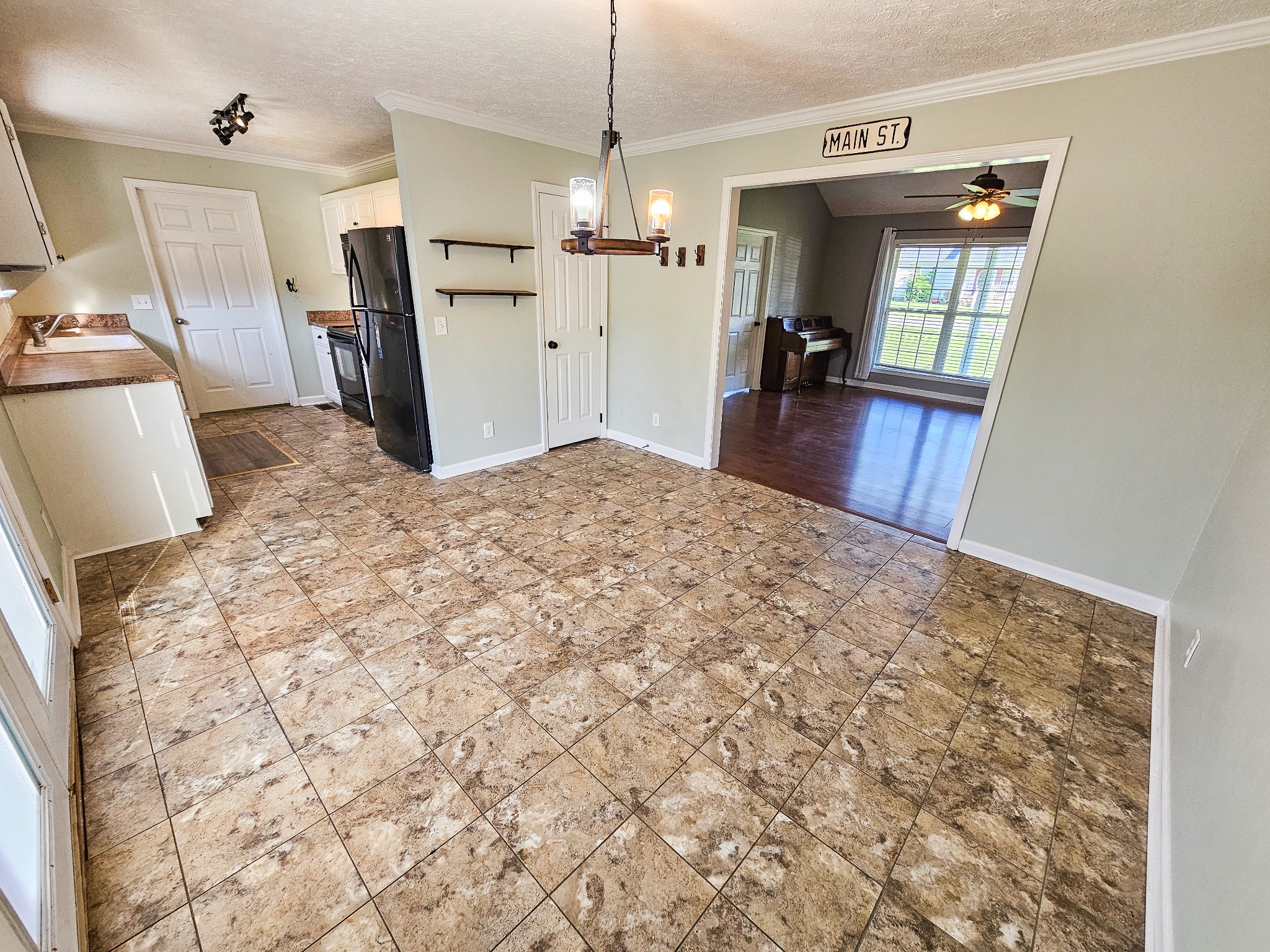 105 Twin Oaks Dr