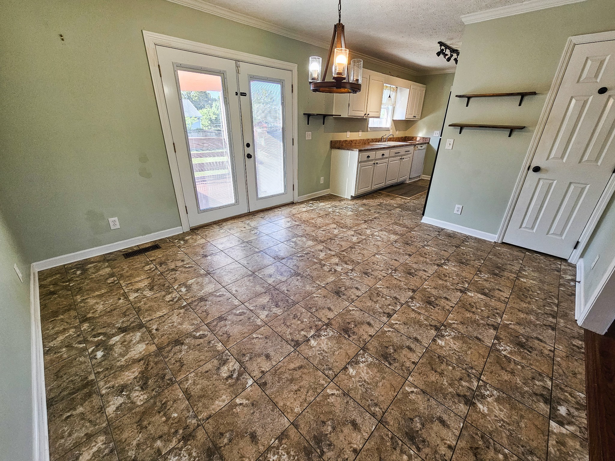 105 Twin Oaks Dr