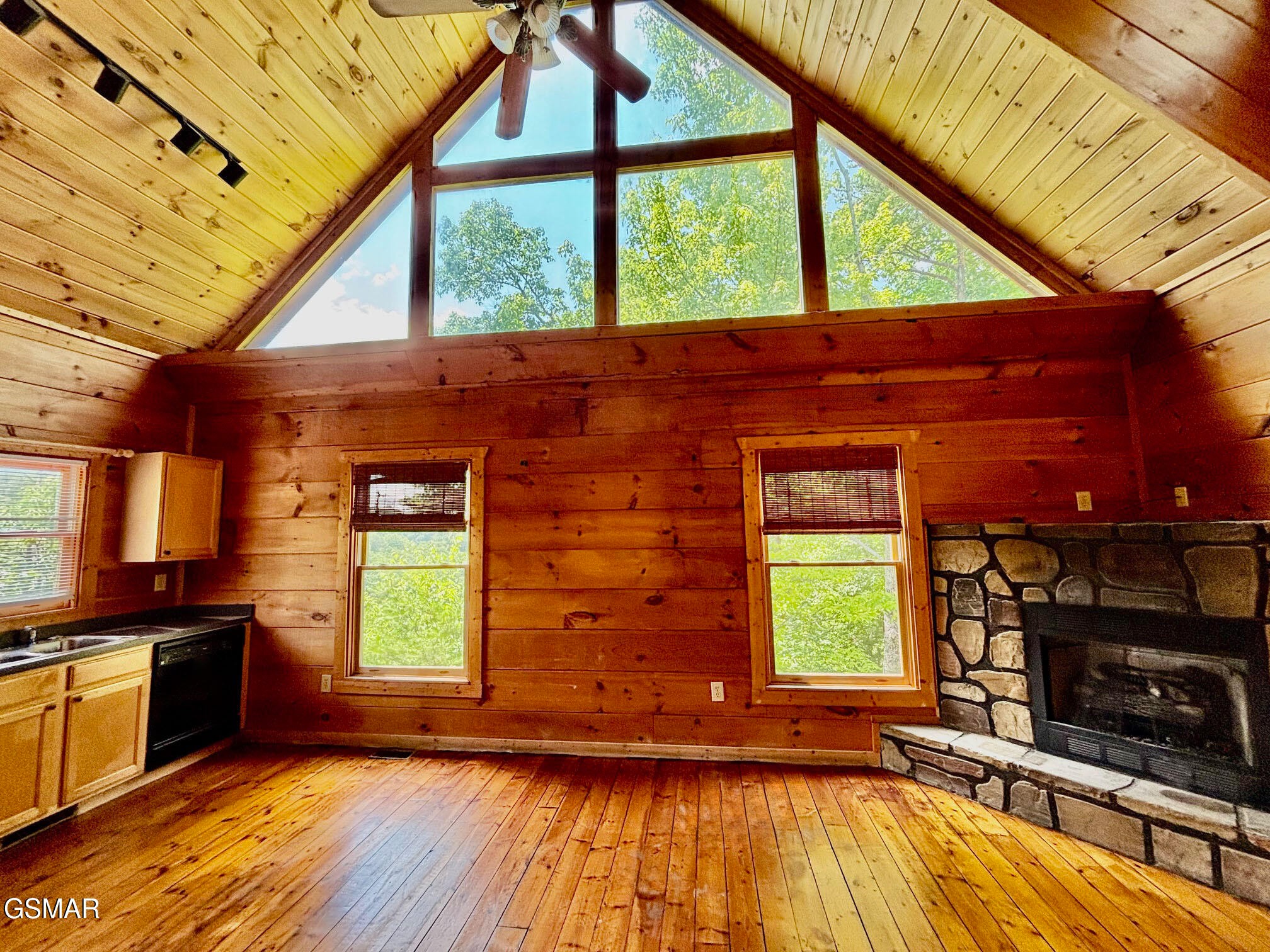 806 Ski View Lane