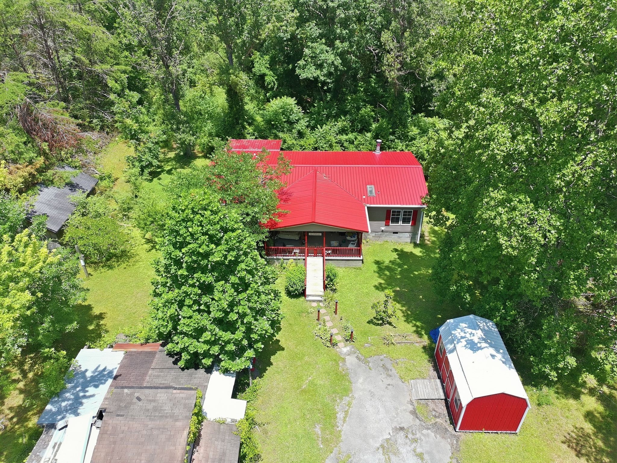 5843 Valley Dr