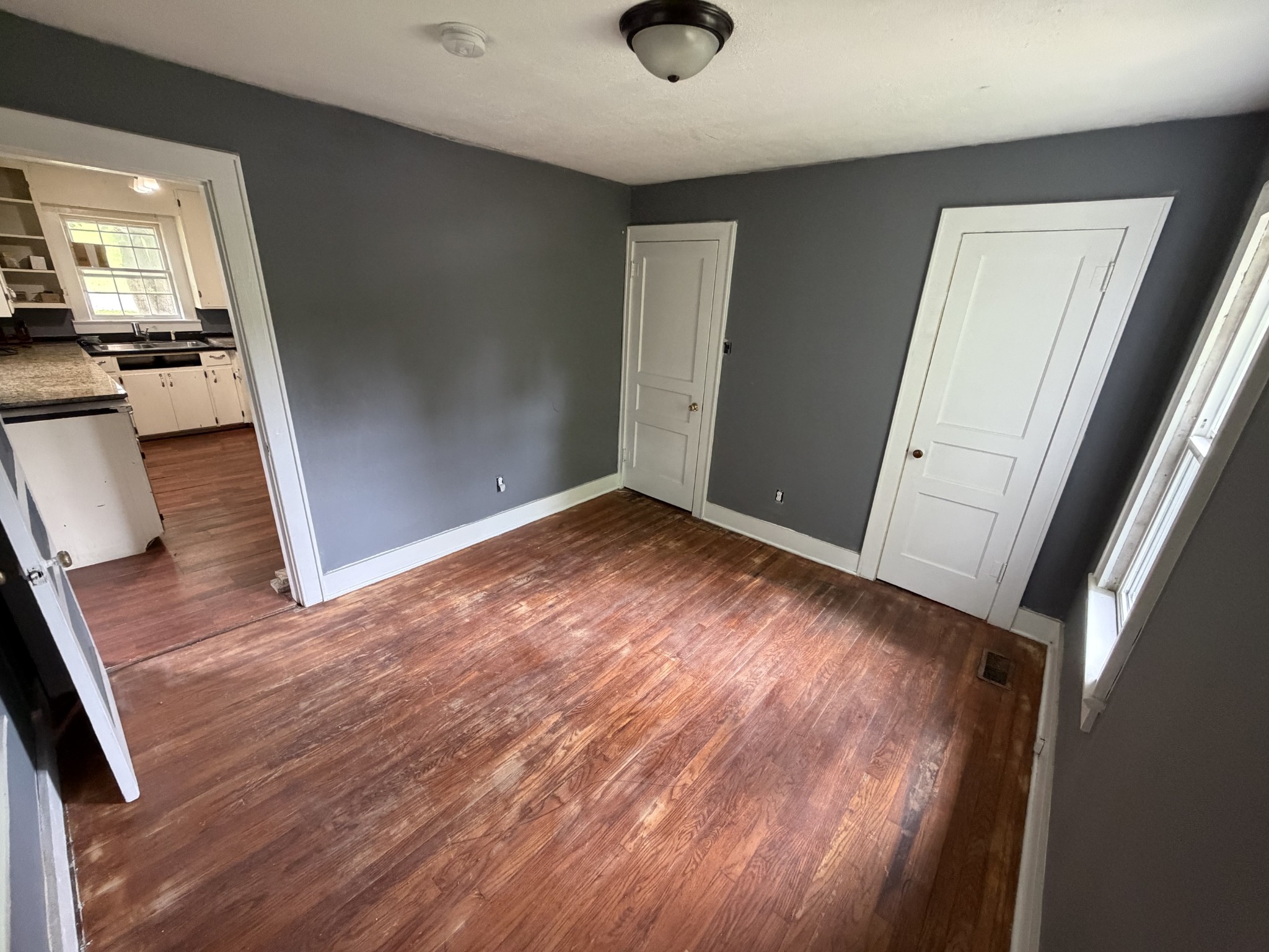 165 W Walnut St