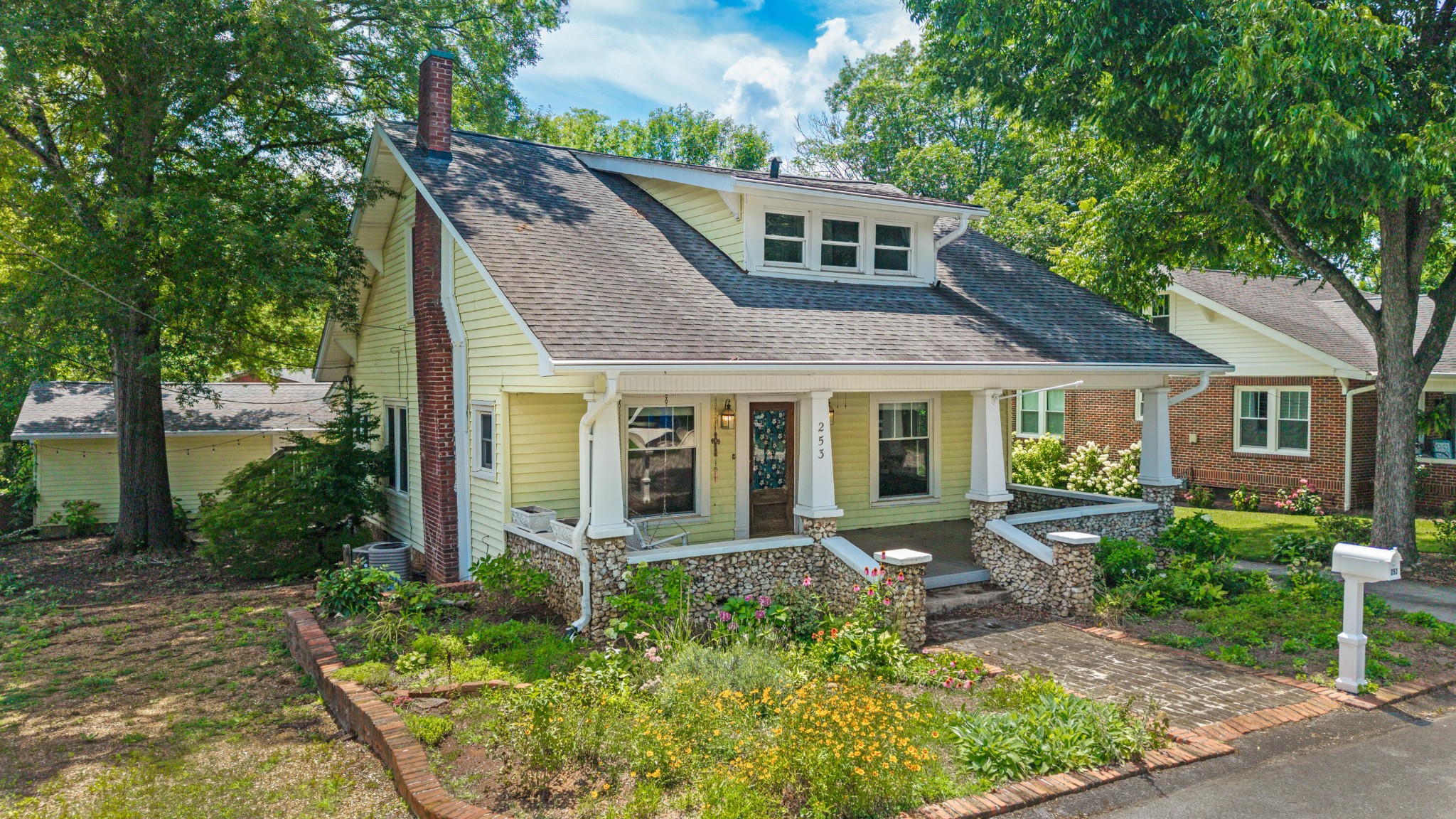 253 15th Street, NW