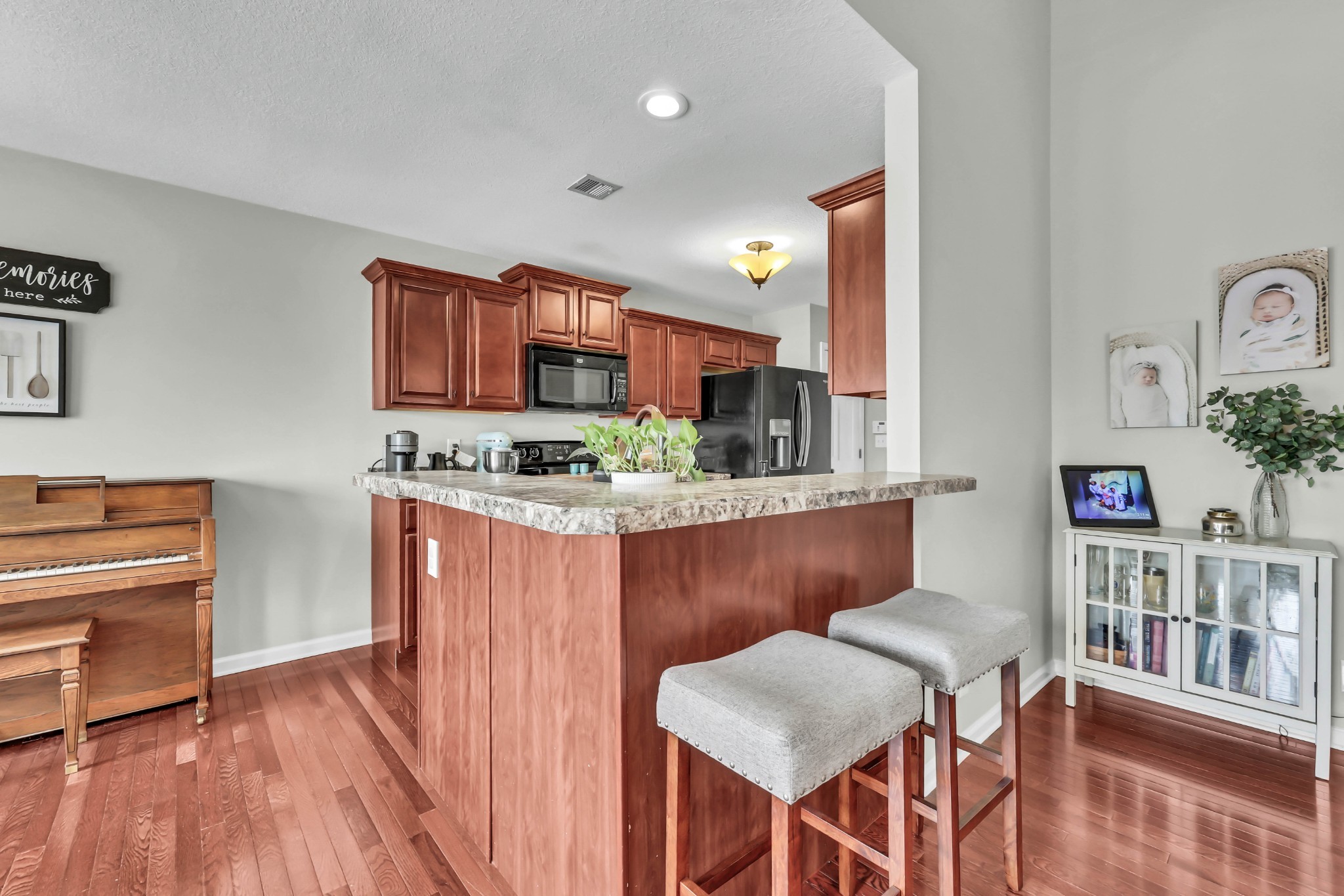 2581 Alex Overlook Way