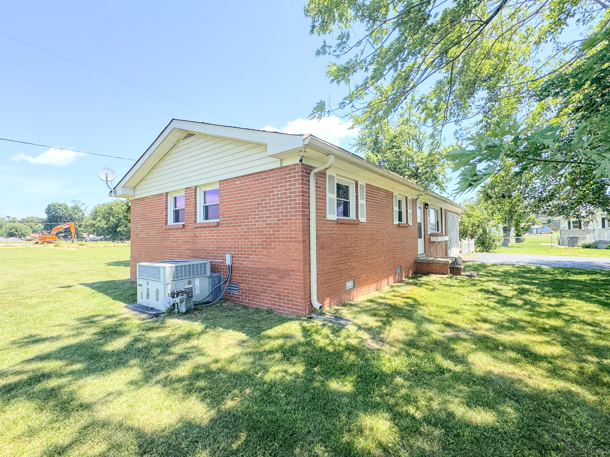 1204 Meadowlark Cir