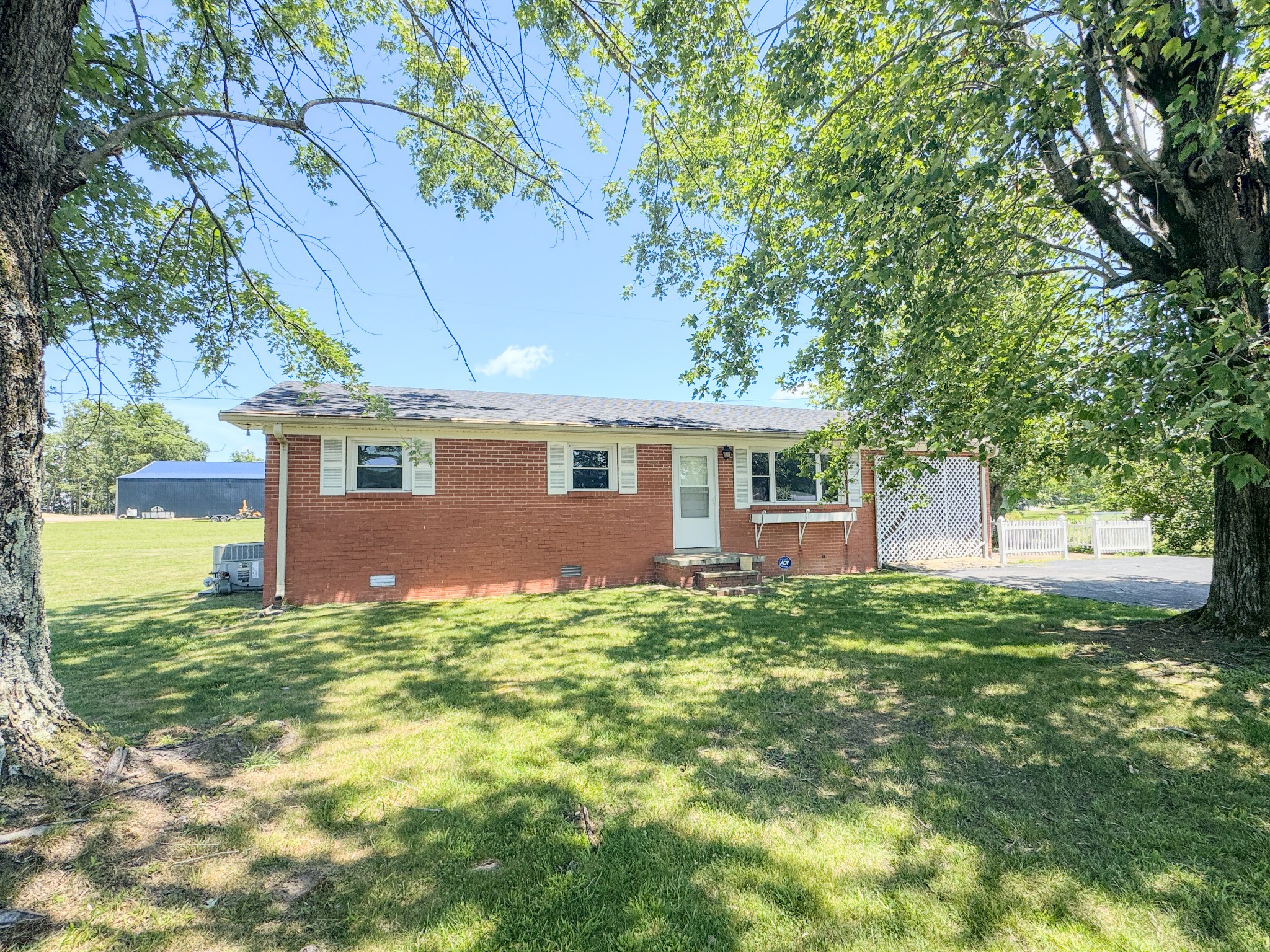 1204 Meadowlark Cir