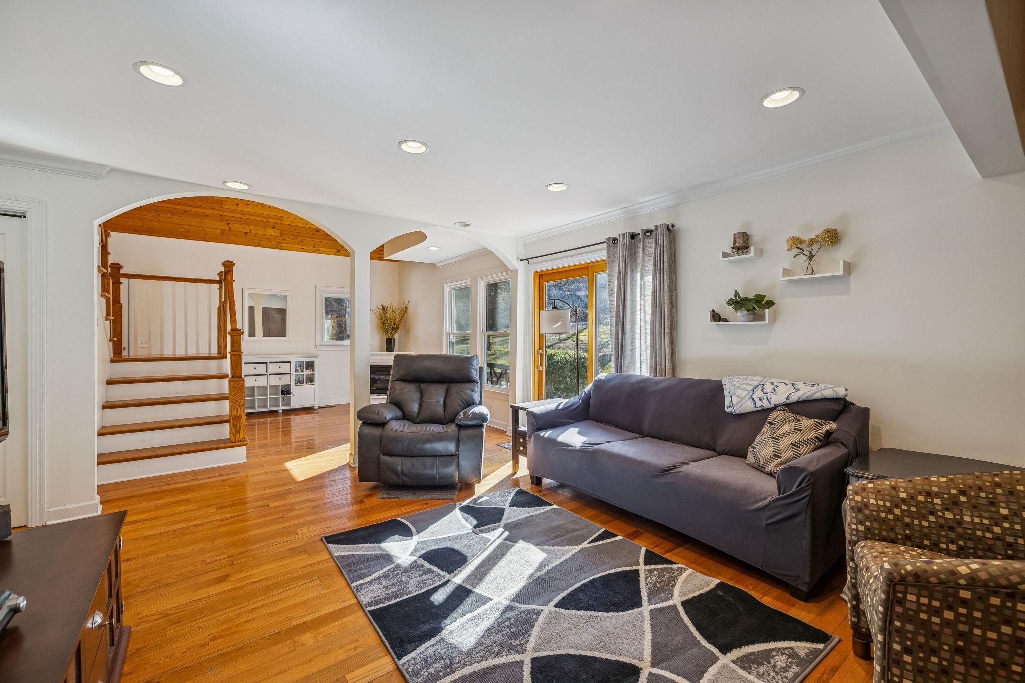 1155 Deerfoot Dr