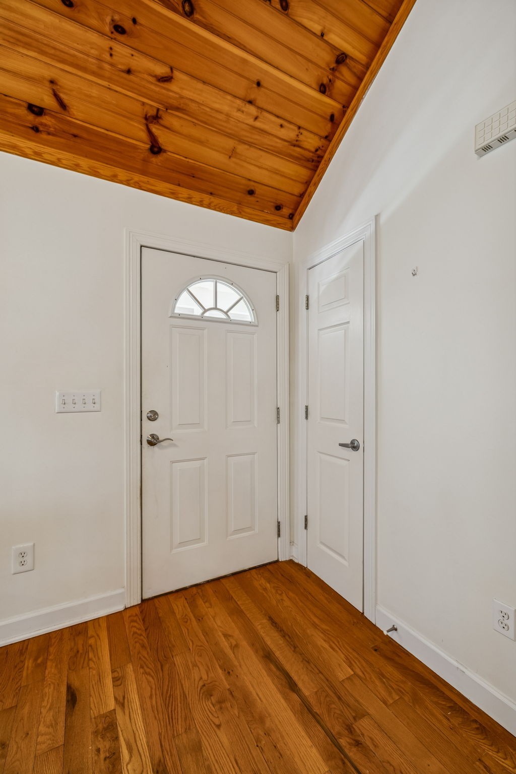 1155 Deerfoot Dr