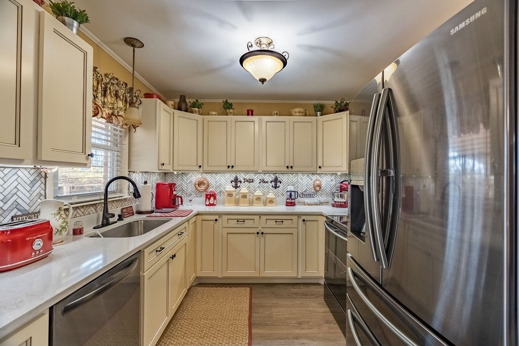 411 Hershey Dr