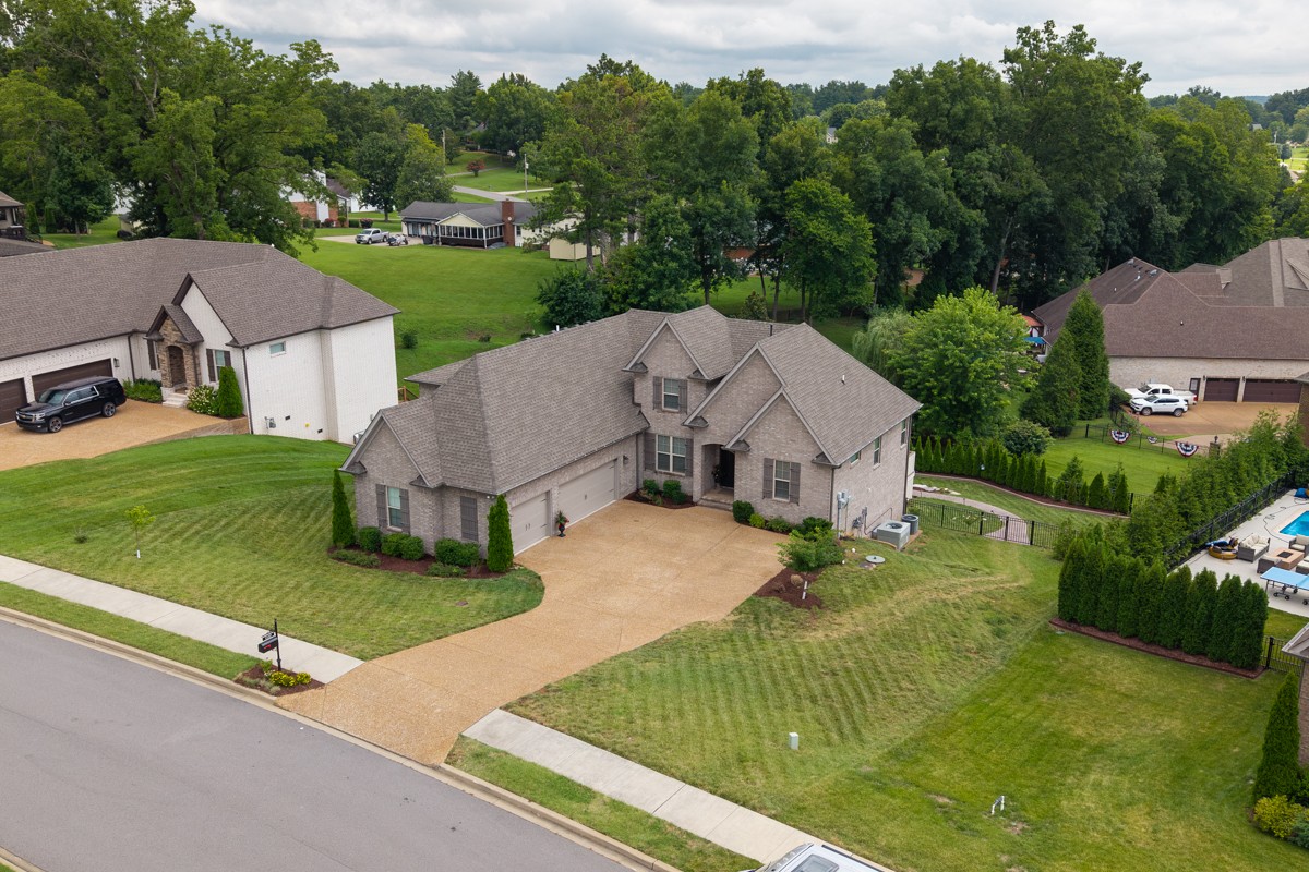 1110 Luxborough Dr