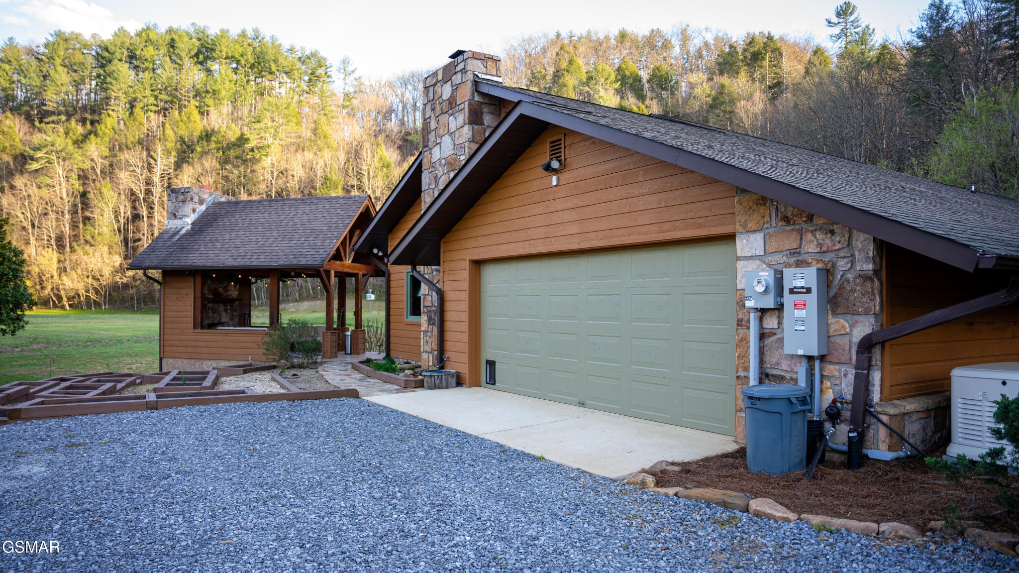4242 Pearl Valley Road