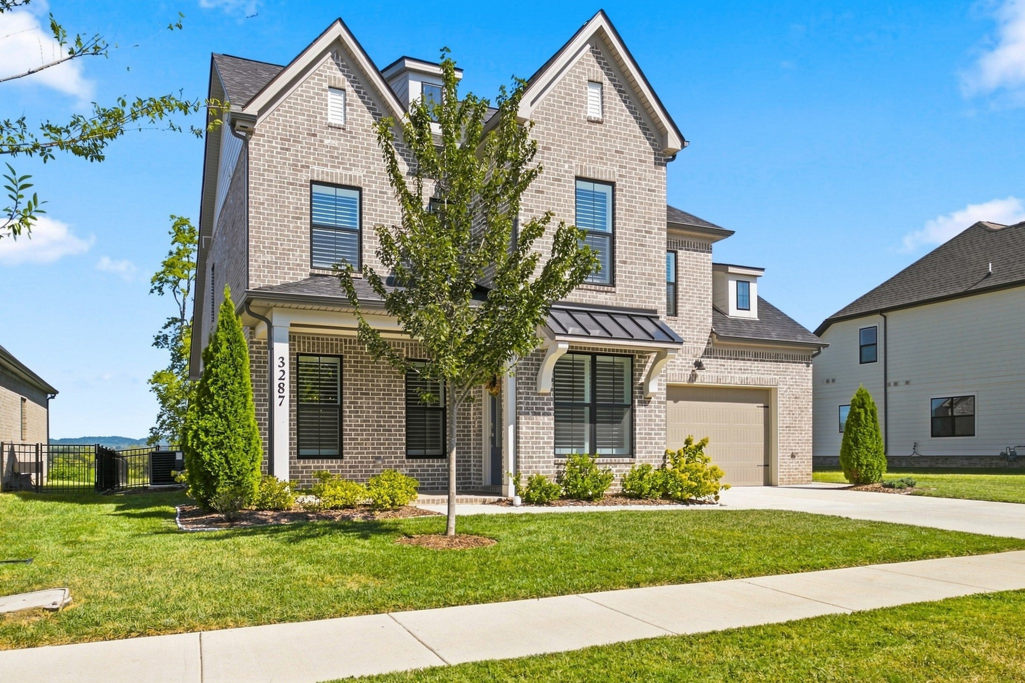 3287 Sassafras Ln