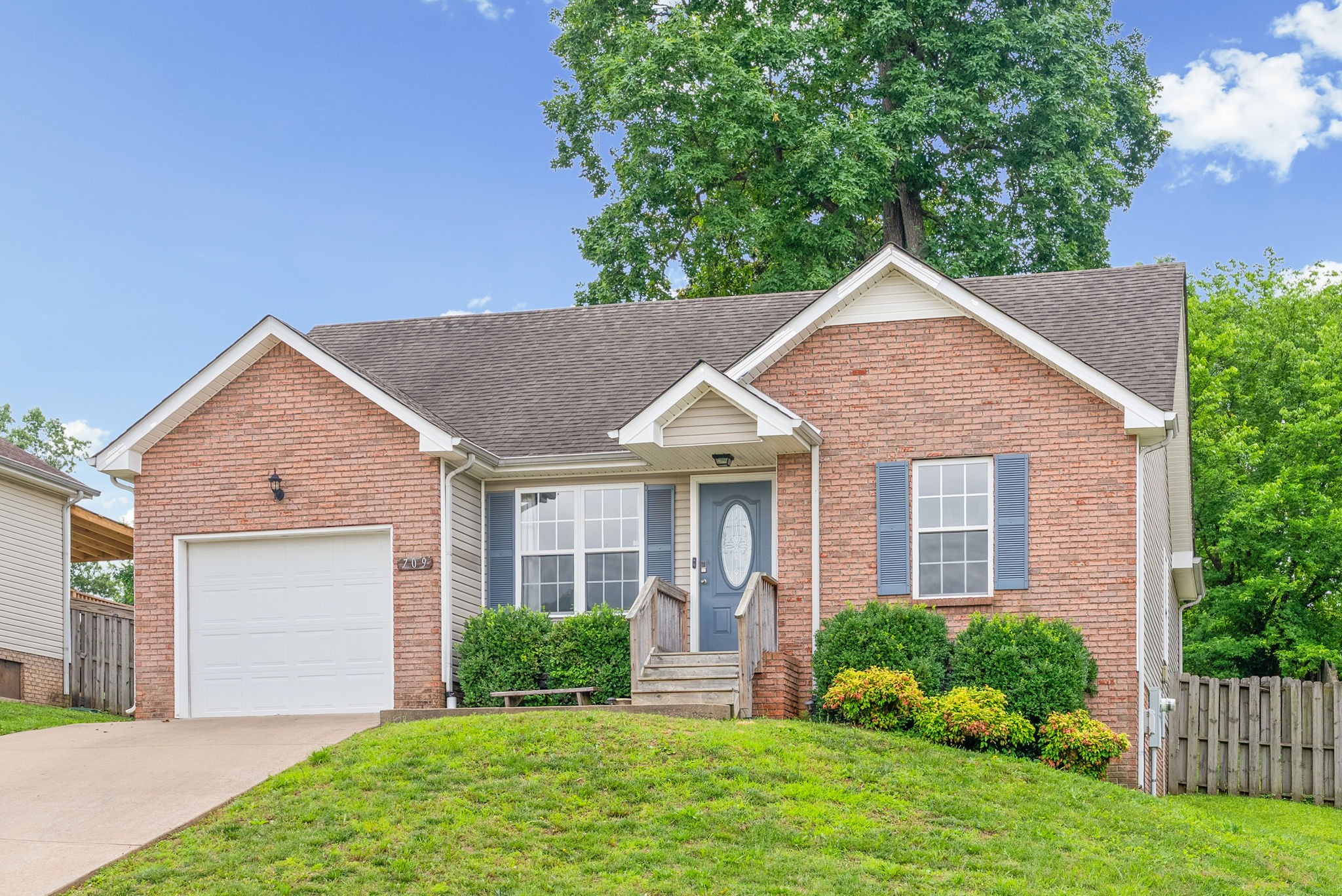 709 Arrowfield Dr
