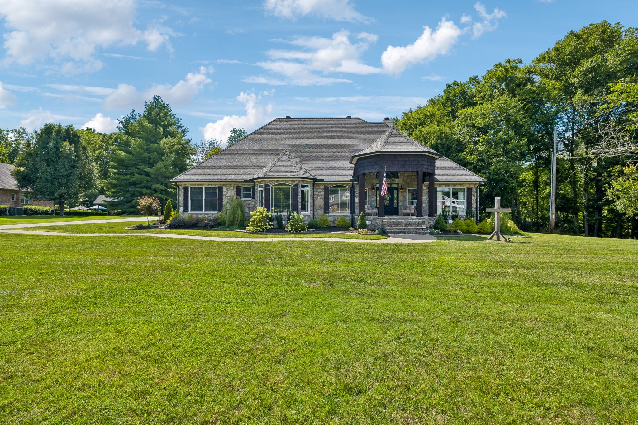 124 Poplar Dr