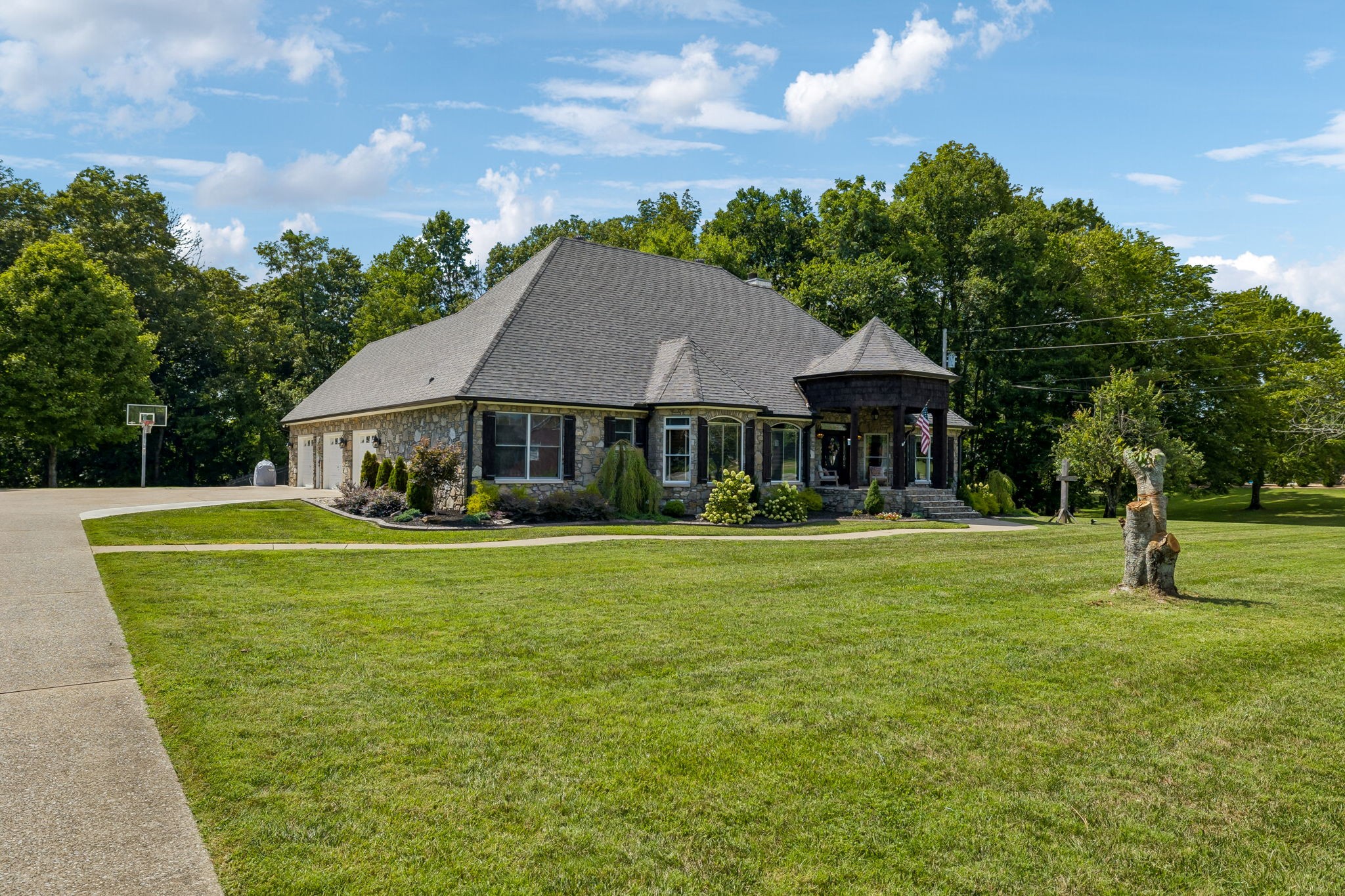 124 Poplar Dr