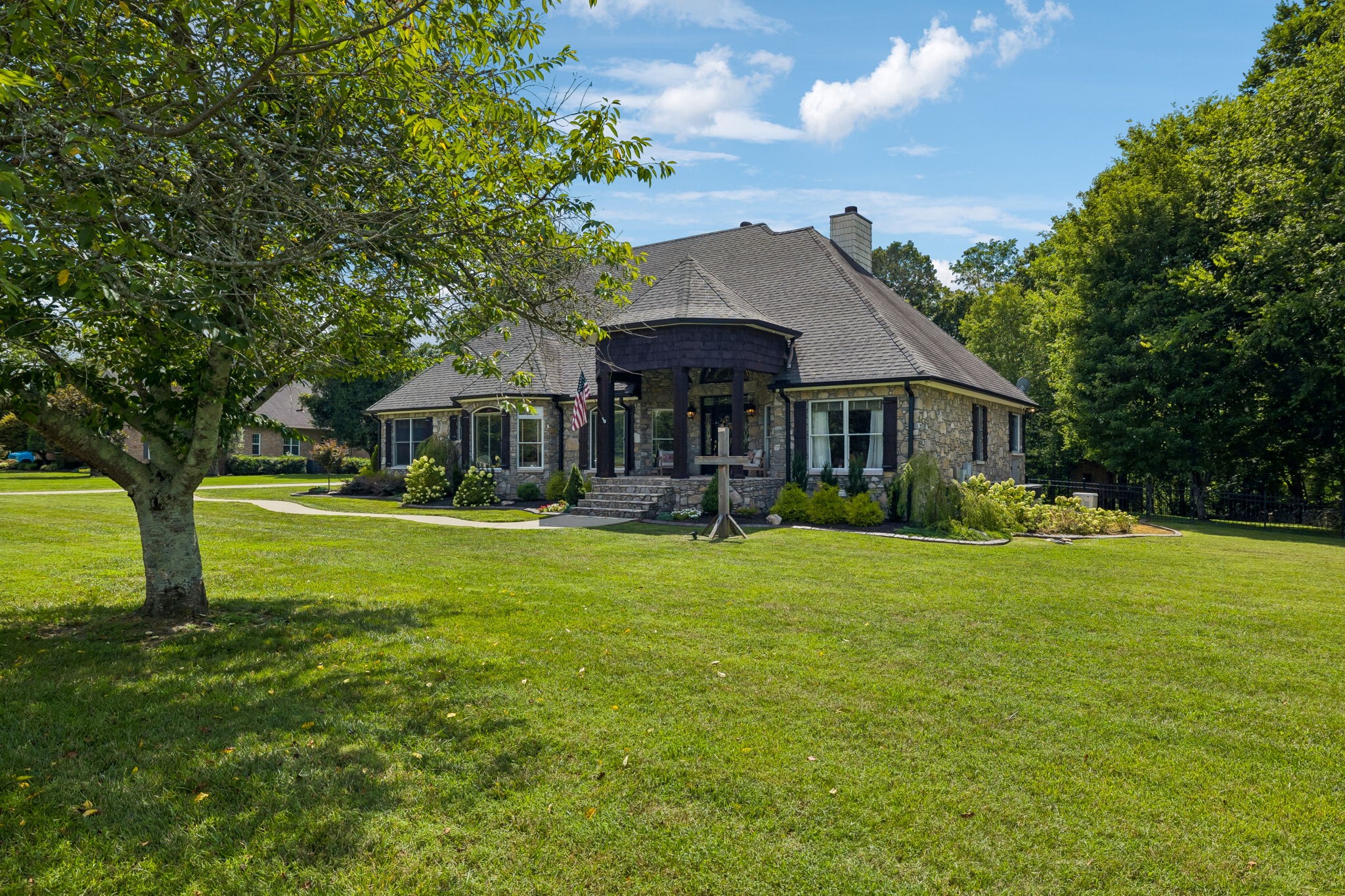 124 Poplar Dr