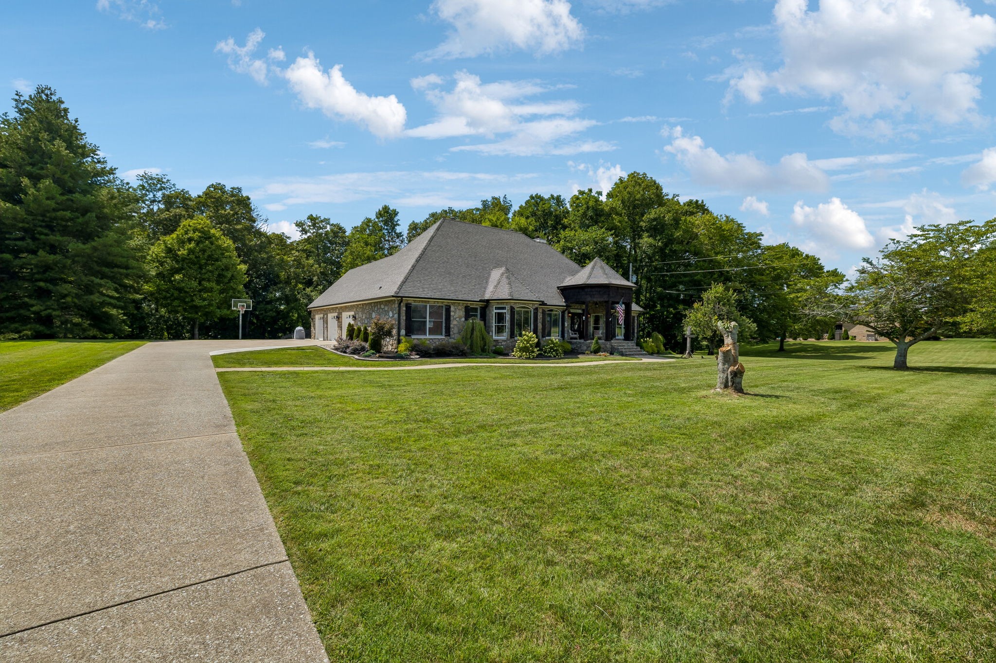 124 Poplar Dr