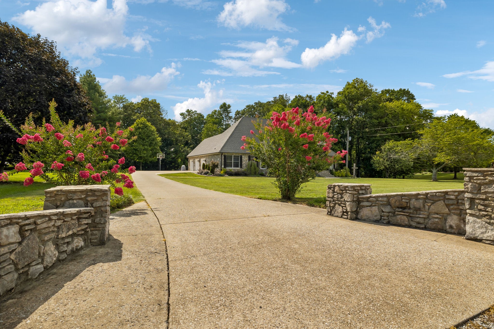 124 Poplar Dr