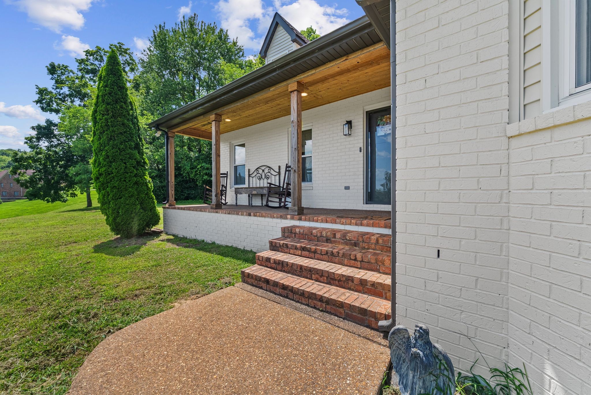 900 Dories Ln