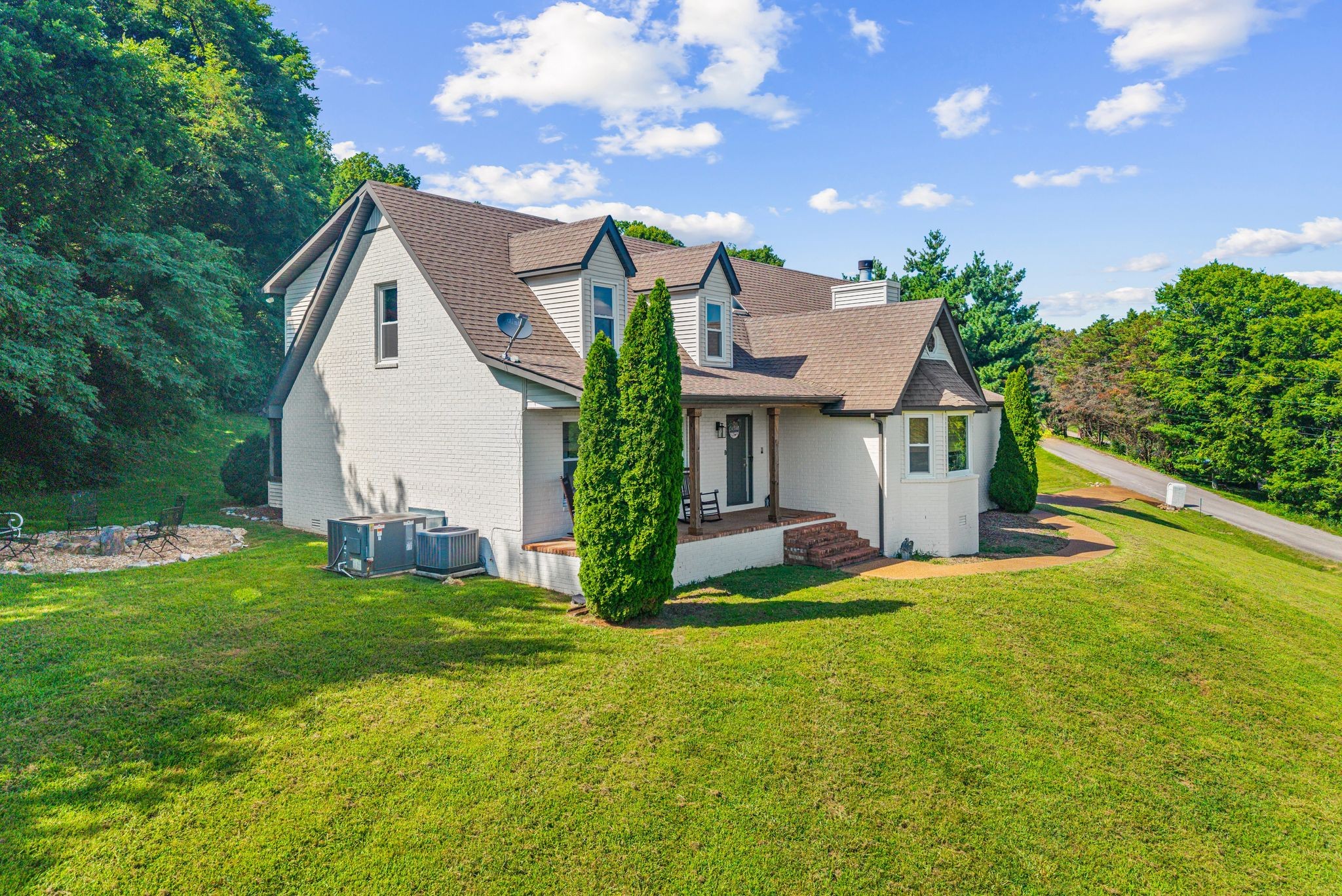 900 Dories Ln