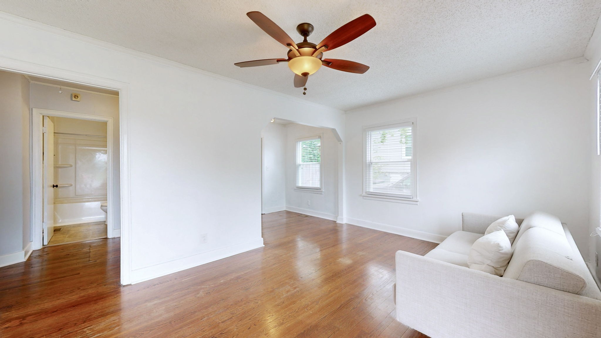 2011 Oakwood Ave
