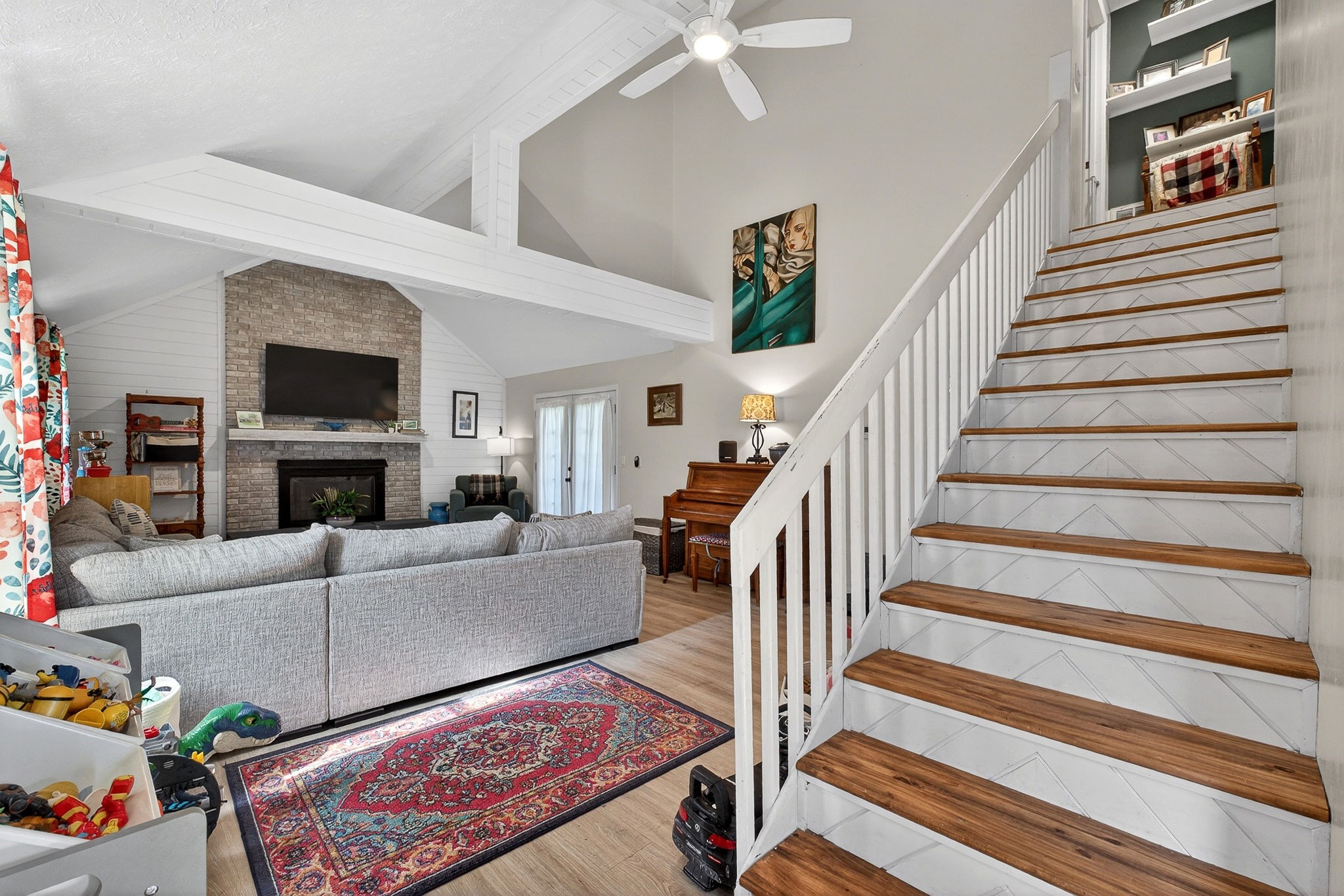 2749 New London Dr