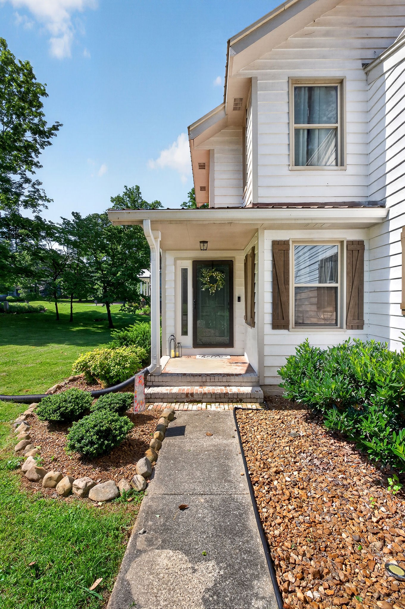 2749 New London Dr