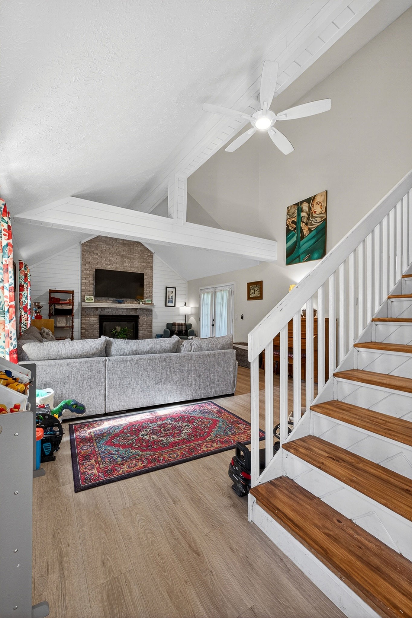 2749 New London Dr