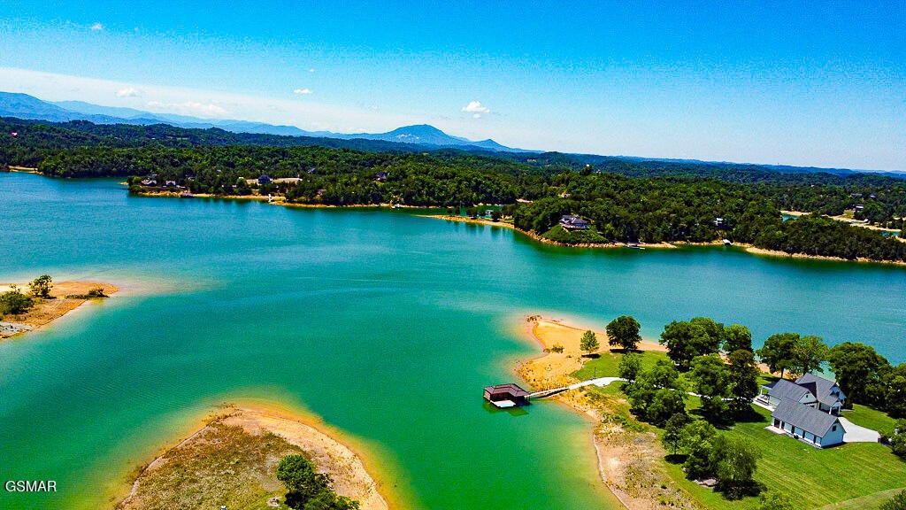 902 Lake View Road