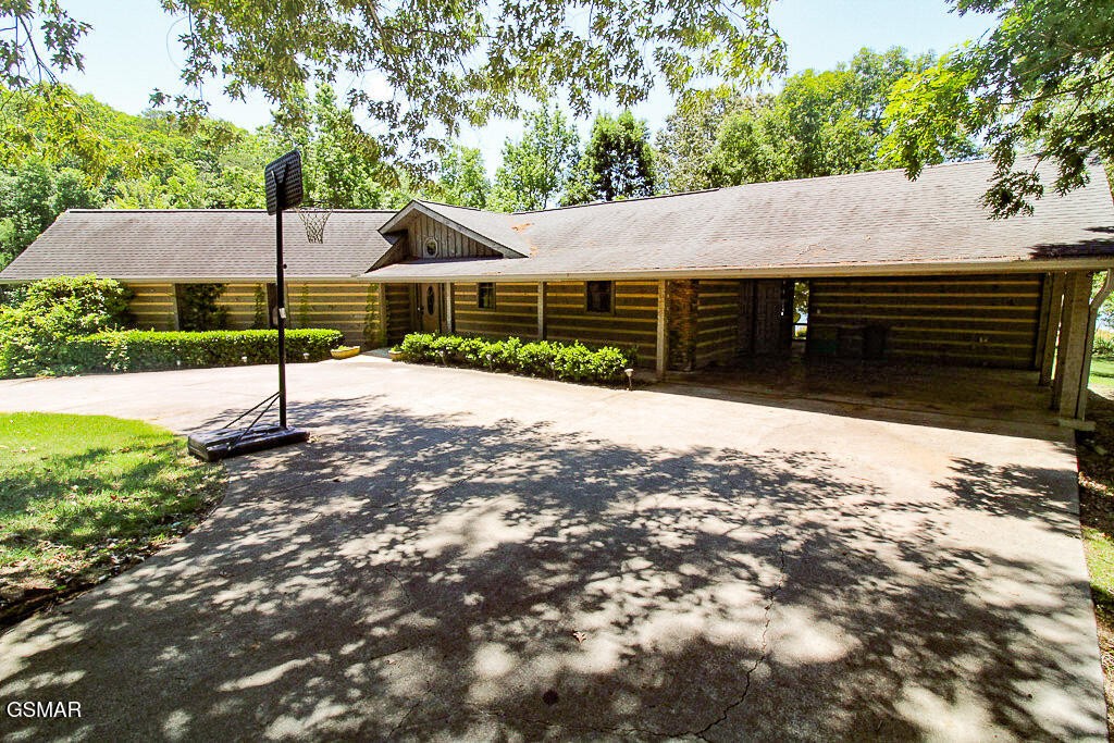 902 Lake View Road
