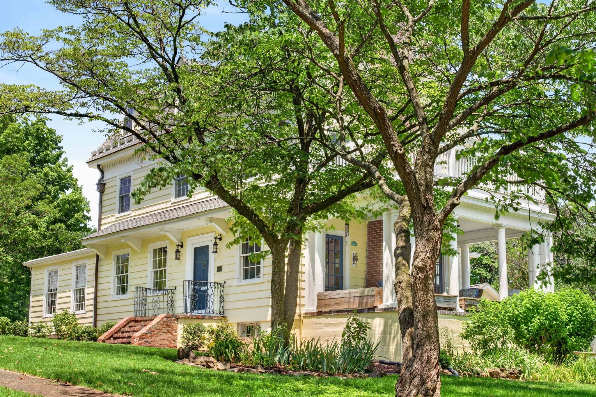 1104 Riverside Rd