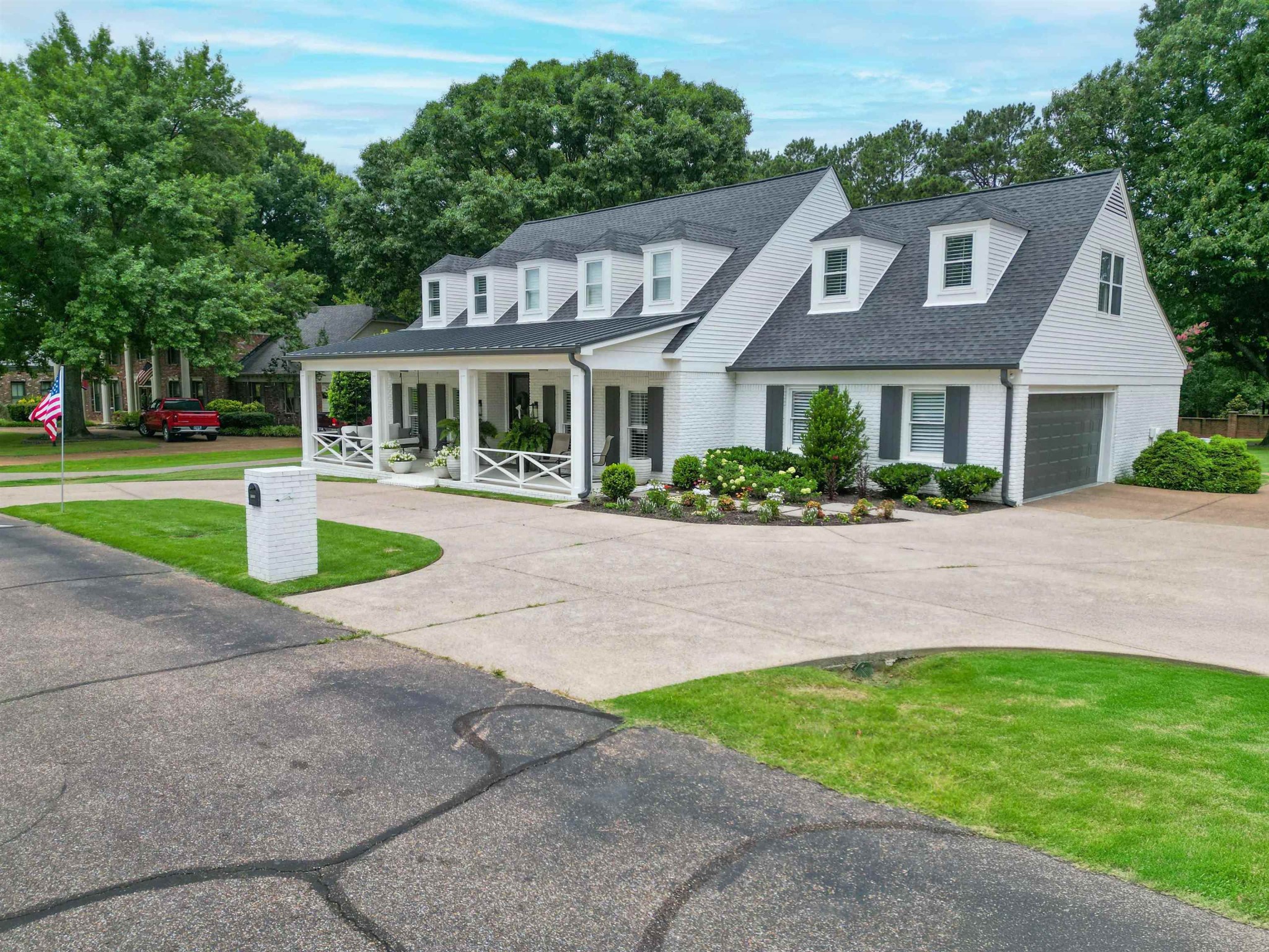 2125 W GLENALDEN DR