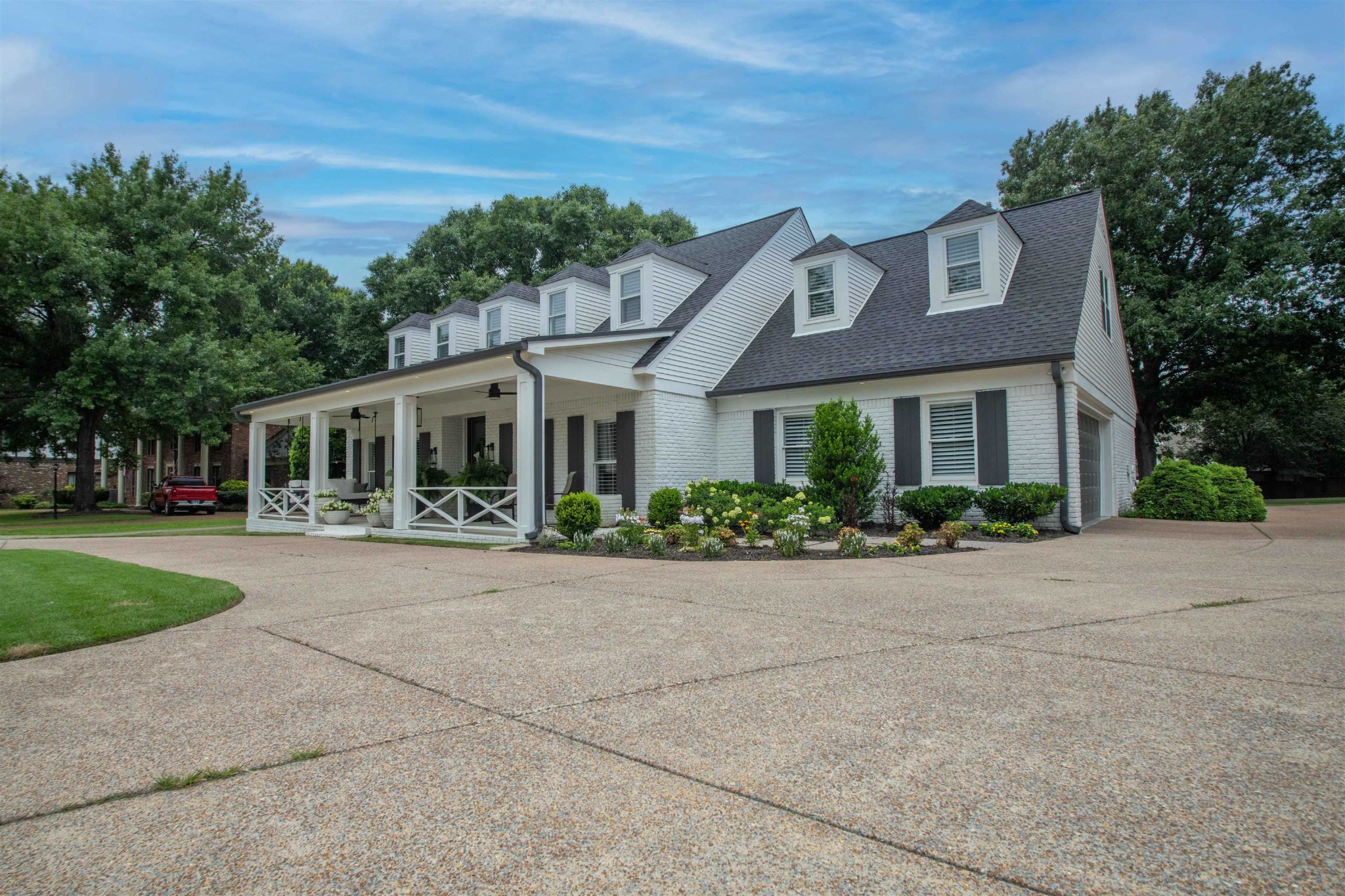 2125 W GLENALDEN DR